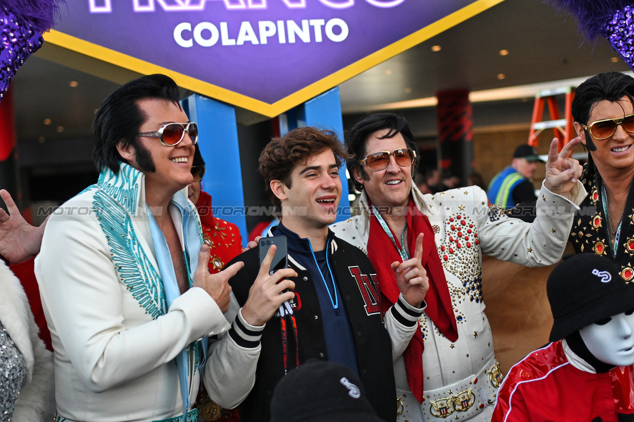 GP LAS VEGAS, Franco Colapinto (ARG) Williams Racing with Elvis Impersonators.

21.11.2024. Formula 1 World Championship, Rd 22, Las Vegas Grand Prix, Las Vegas, Nevada, USA, Practice Day

- www.xpbimages.com, EMail: requests@xpbimages.com © Copyright: Price / XPB Images