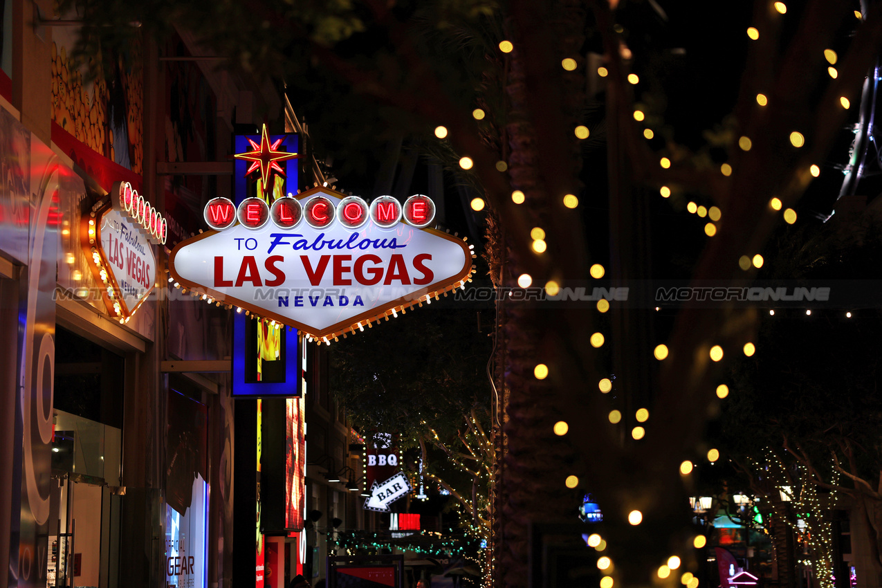 GP LAS VEGAS, Las Vegas Atmosfera.

21.11.2024. Formula 1 World Championship, Rd 22, Las Vegas Grand Prix, Las Vegas, Nevada, USA, Practice Day

- www.xpbimages.com, EMail: requests@xpbimages.com © Copyright: Moy / XPB Images