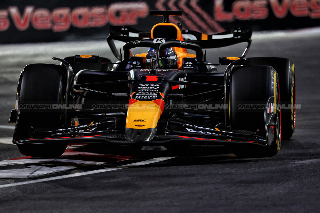 GP LAS VEGAS, Max Verstappen (NLD) Red Bull Racing RB20.

21.11.2024. Formula 1 World Championship, Rd 22, Las Vegas Grand Prix, Las Vegas, Nevada, USA, Practice Day

- www.xpbimages.com, EMail: requests@xpbimages.com © Copyright: Charniaux / XPB Images