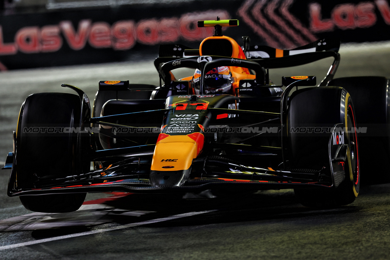 GP LAS VEGAS, Sergio Perez (MEX) Red Bull Racing RB20.

21.11.2024. Formula 1 World Championship, Rd 22, Las Vegas Grand Prix, Las Vegas, Nevada, USA, Practice Day

- www.xpbimages.com, EMail: requests@xpbimages.com © Copyright: Charniaux / XPB Images