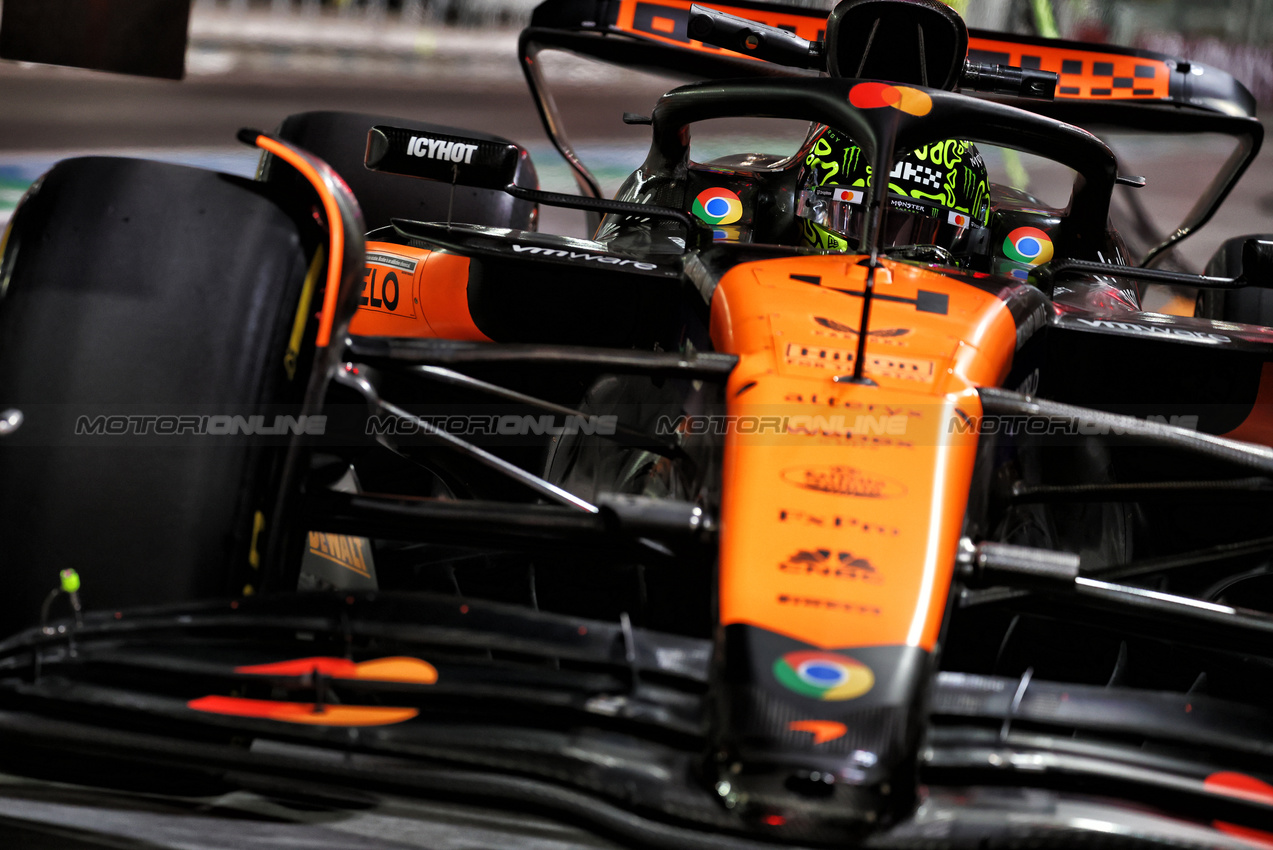 GP LAS VEGAS, Lando Norris (GBR) McLaren MCL38.

21.11.2024. Formula 1 World Championship, Rd 22, Las Vegas Grand Prix, Las Vegas, Nevada, USA, Practice Day

- www.xpbimages.com, EMail: requests@xpbimages.com © Copyright: Batchelor / XPB Images