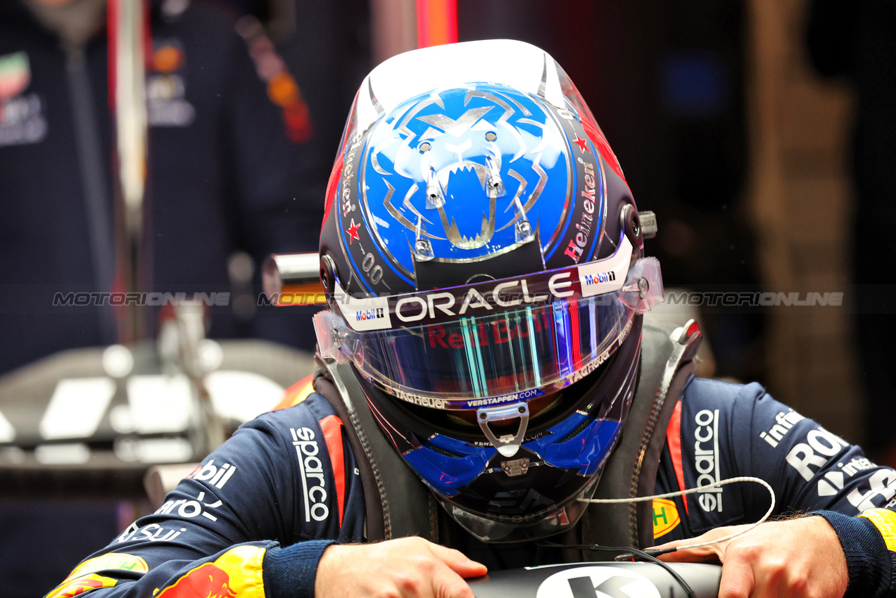 GP LAS VEGAS, Max Verstappen (NLD) Red Bull Racing RB20.

21.11.2024. Formula 1 World Championship, Rd 22, Las Vegas Grand Prix, Las Vegas, Nevada, USA, Practice Day

- www.xpbimages.com, EMail: requests@xpbimages.com © Copyright: Batchelor / XPB Images