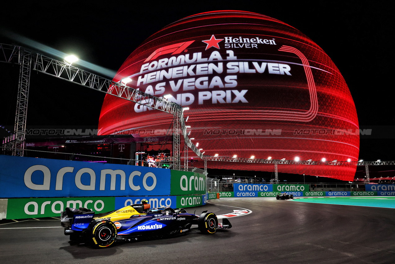GP LAS VEGAS, Franco Colapinto (ARG) Williams Racing FW46.

21.11.2024. Formula 1 World Championship, Rd 22, Las Vegas Grand Prix, Las Vegas, Nevada, USA, Practice Day

- www.xpbimages.com, EMail: requests@xpbimages.com © Copyright: Charniaux / XPB Images