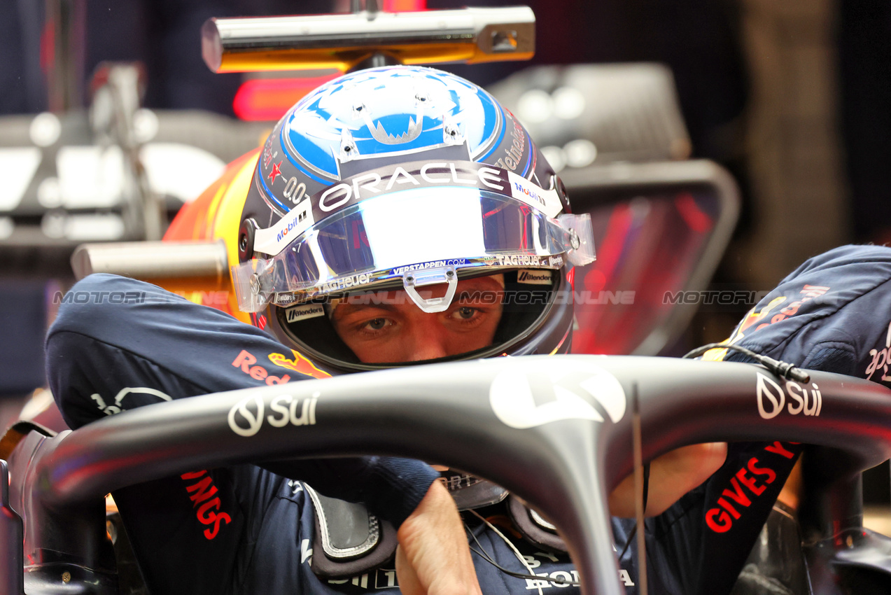 GP LAS VEGAS, Max Verstappen (NLD) Red Bull Racing RB20.

21.11.2024. Formula 1 World Championship, Rd 22, Las Vegas Grand Prix, Las Vegas, Nevada, USA, Practice Day

- www.xpbimages.com, EMail: requests@xpbimages.com © Copyright: Batchelor / XPB Images