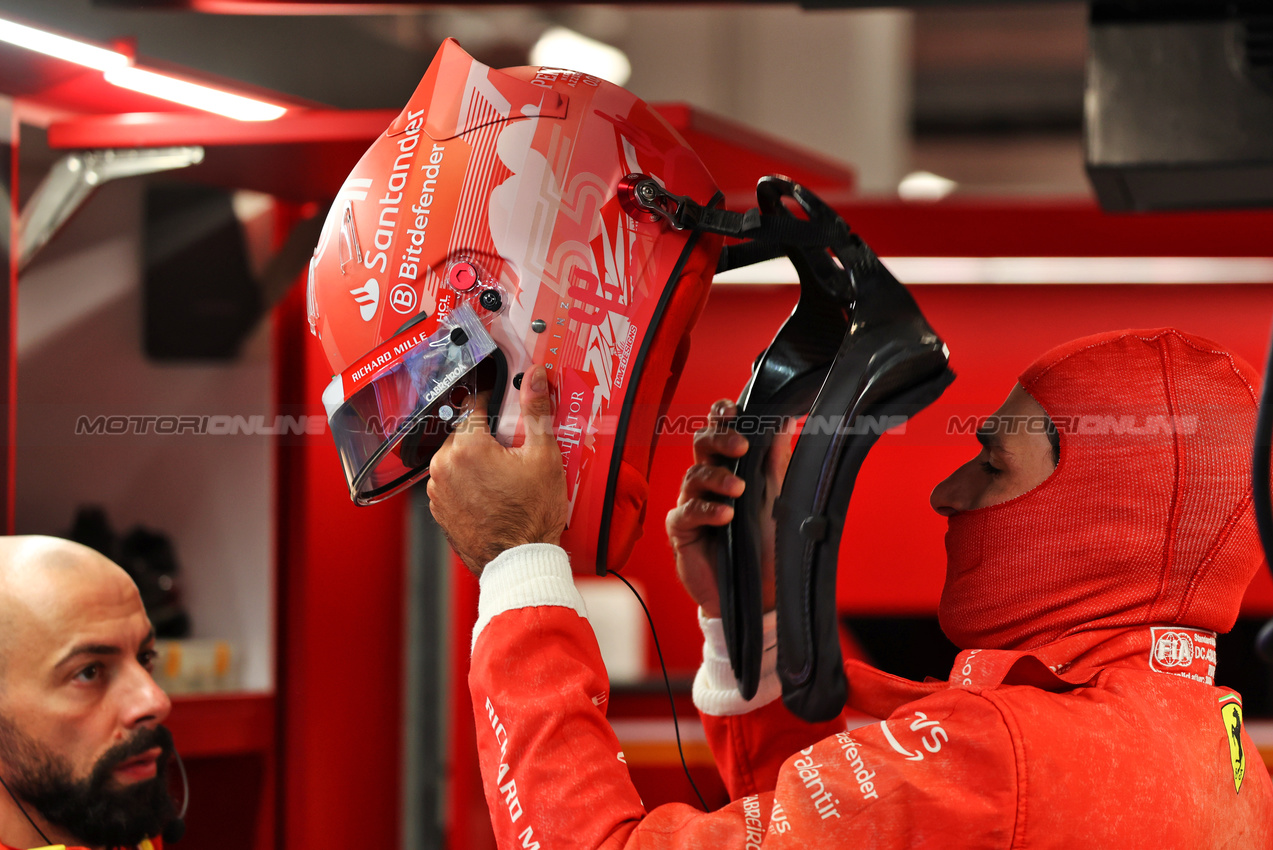 GP LAS VEGAS, Carlos Sainz Jr (ESP) Ferrari.

21.11.2024. Formula 1 World Championship, Rd 22, Las Vegas Grand Prix, Las Vegas, Nevada, USA, Practice Day

- www.xpbimages.com, EMail: requests@xpbimages.com © Copyright: Batchelor / XPB Images