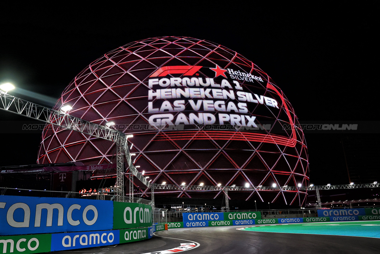 GP LAS VEGAS, Circuit Atmosfera.

21.11.2024. Formula 1 World Championship, Rd 22, Las Vegas Grand Prix, Las Vegas, Nevada, USA, Practice Day

- www.xpbimages.com, EMail: requests@xpbimages.com © Copyright: Charniaux / XPB Images