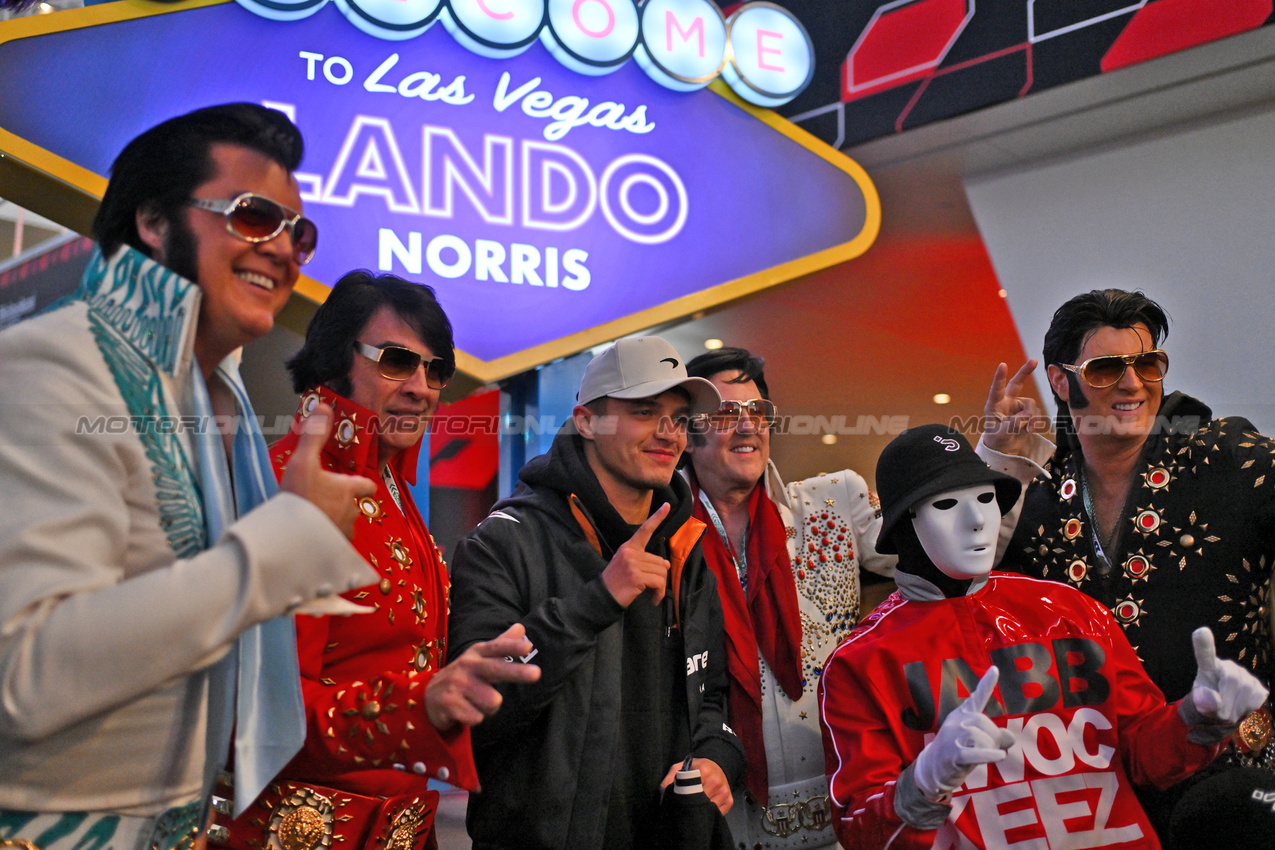 GP LAS VEGAS, Lando Norris (GBR) McLaren with Elvis Impersonators.

21.11.2024. Formula 1 World Championship, Rd 22, Las Vegas Grand Prix, Las Vegas, Nevada, USA, Practice Day

- www.xpbimages.com, EMail: requests@xpbimages.com © Copyright: Price / XPB Images