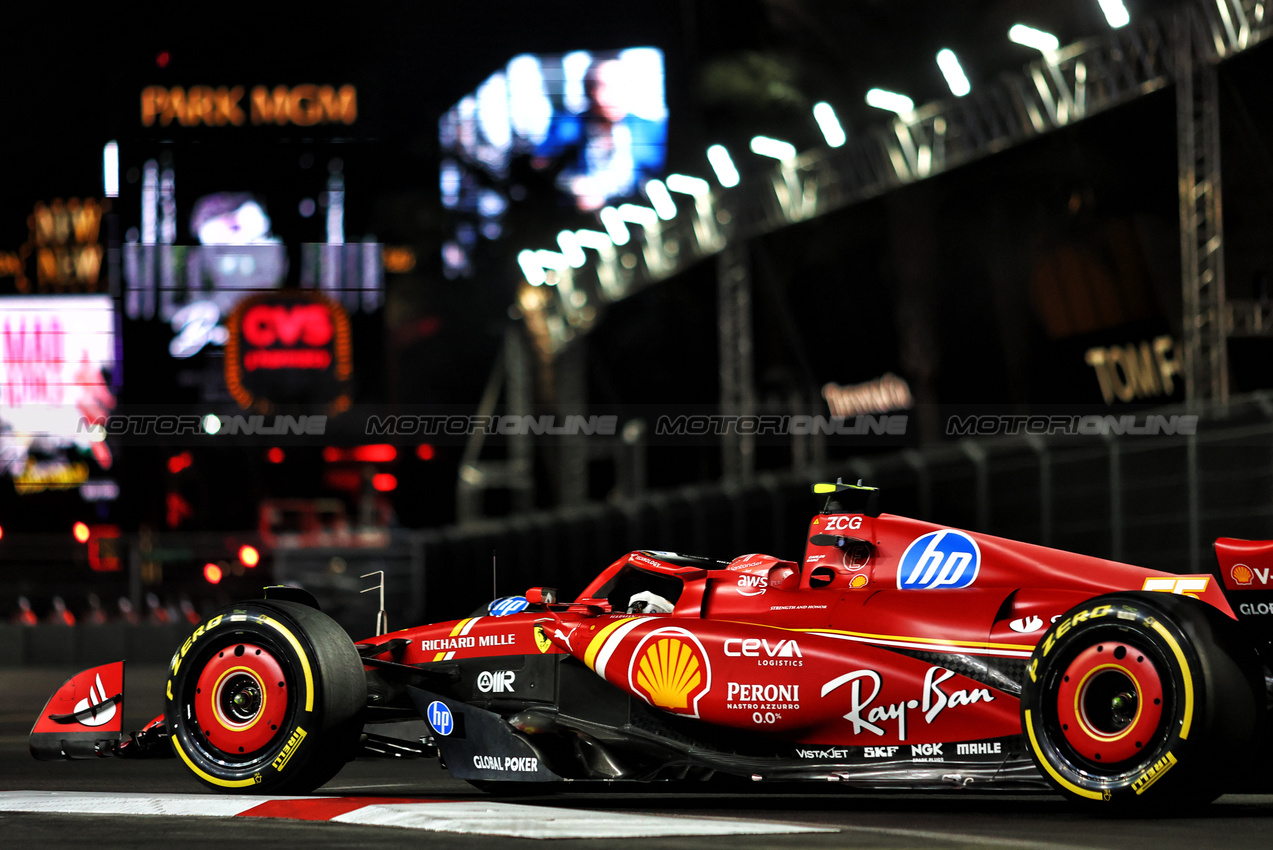 GP LAS VEGAS, Carlos Sainz Jr (ESP) Ferrari SF-24.

21.11.2024. Formula 1 World Championship, Rd 22, Las Vegas Grand Prix, Las Vegas, Nevada, USA, Practice Day

- www.xpbimages.com, EMail: requests@xpbimages.com © Copyright: Charniaux / XPB Images