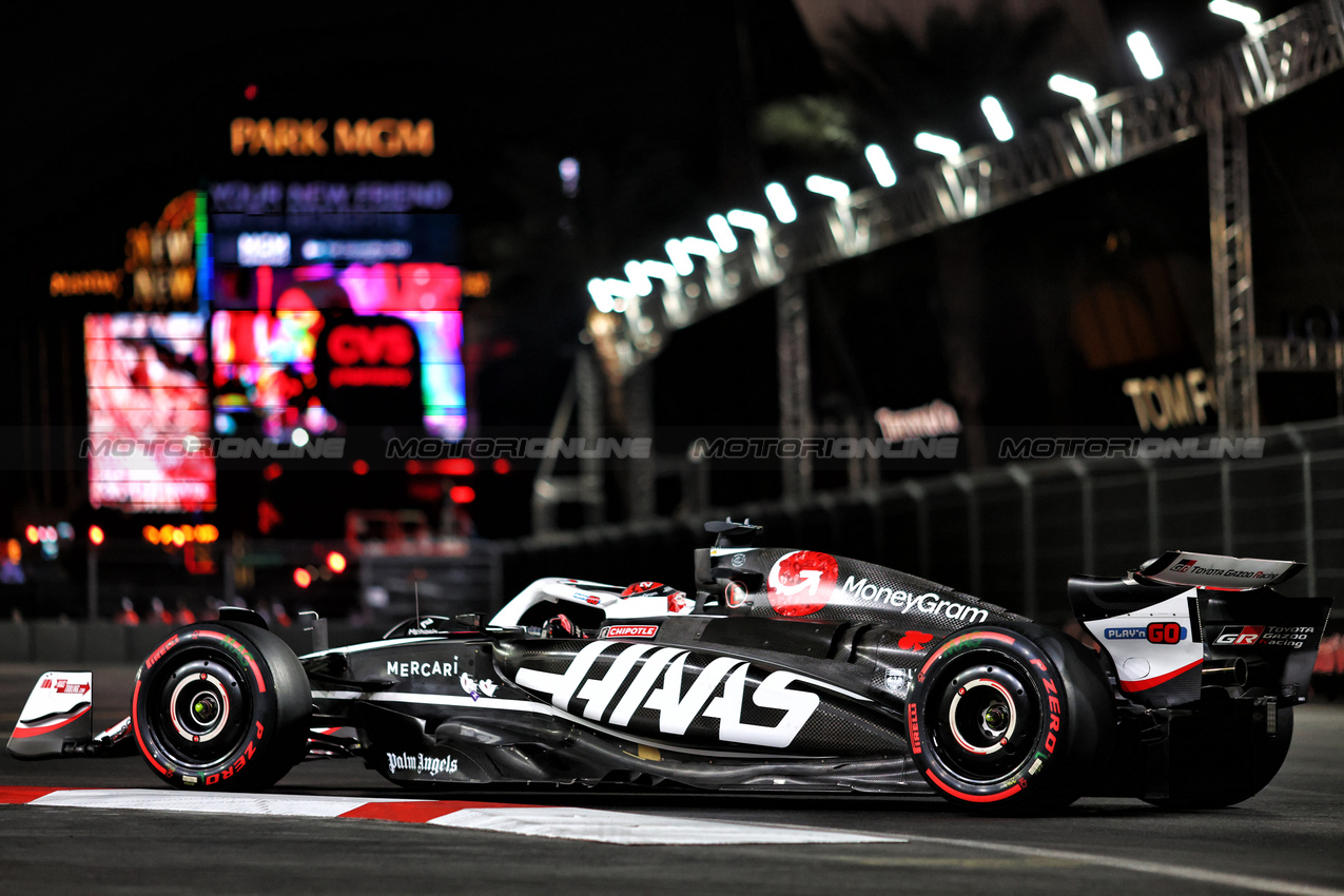 GP LAS VEGAS, Kevin Magnussen (DEN) Haas VF-24.

21.11.2024. Formula 1 World Championship, Rd 22, Las Vegas Grand Prix, Las Vegas, Nevada, USA, Practice Day

- www.xpbimages.com, EMail: requests@xpbimages.com © Copyright: Charniaux / XPB Images