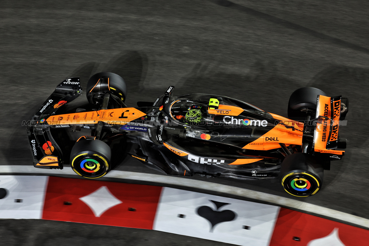 GP LAS VEGAS, Lando Norris (GBR) McLaren MCL38.

21.11.2024. Formula 1 World Championship, Rd 22, Las Vegas Grand Prix, Las Vegas, Nevada, USA, Practice Day

- www.xpbimages.com, EMail: requests@xpbimages.com © Copyright: Bearne / XPB Images