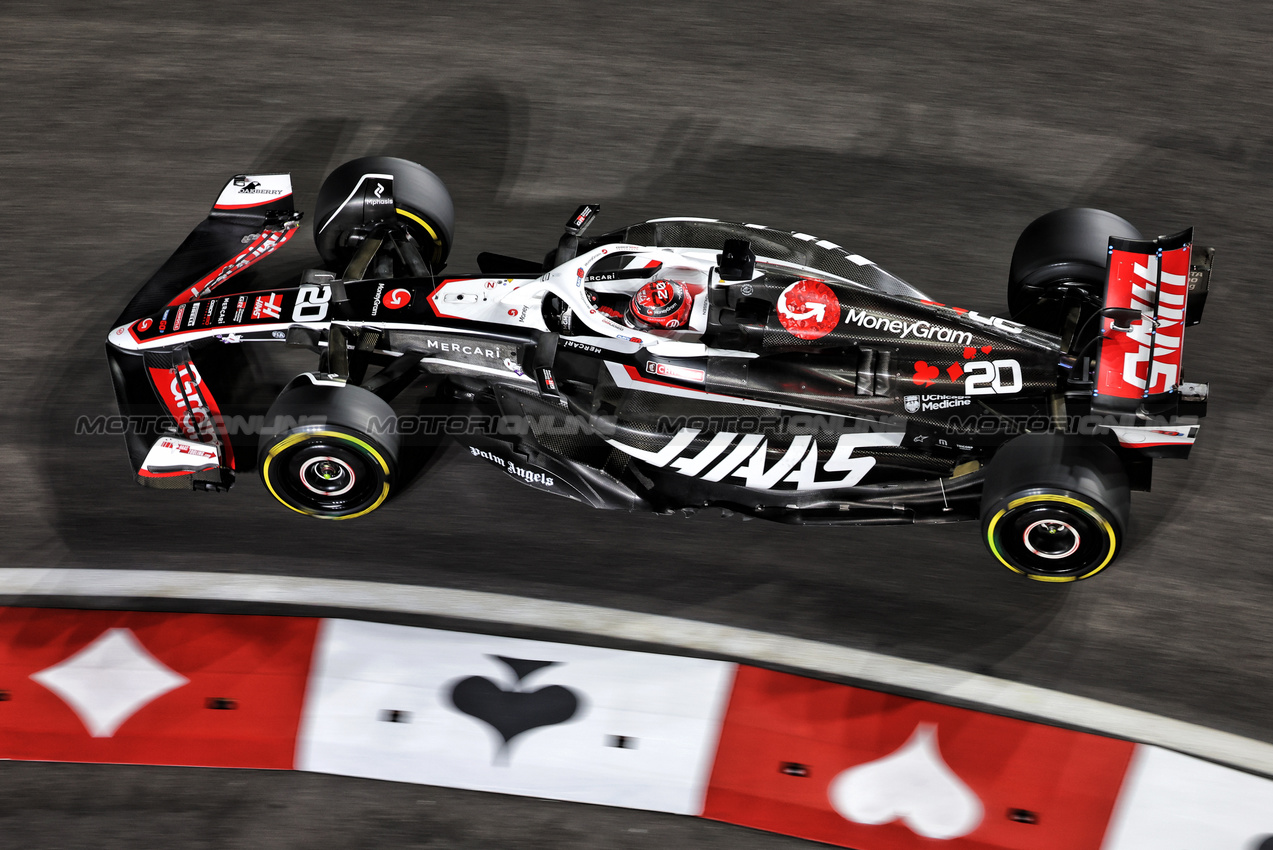 GP LAS VEGAS, Kevin Magnussen (DEN) Haas VF-24.

21.11.2024. Formula 1 World Championship, Rd 22, Las Vegas Grand Prix, Las Vegas, Nevada, USA, Practice Day

- www.xpbimages.com, EMail: requests@xpbimages.com © Copyright: Bearne / XPB Images