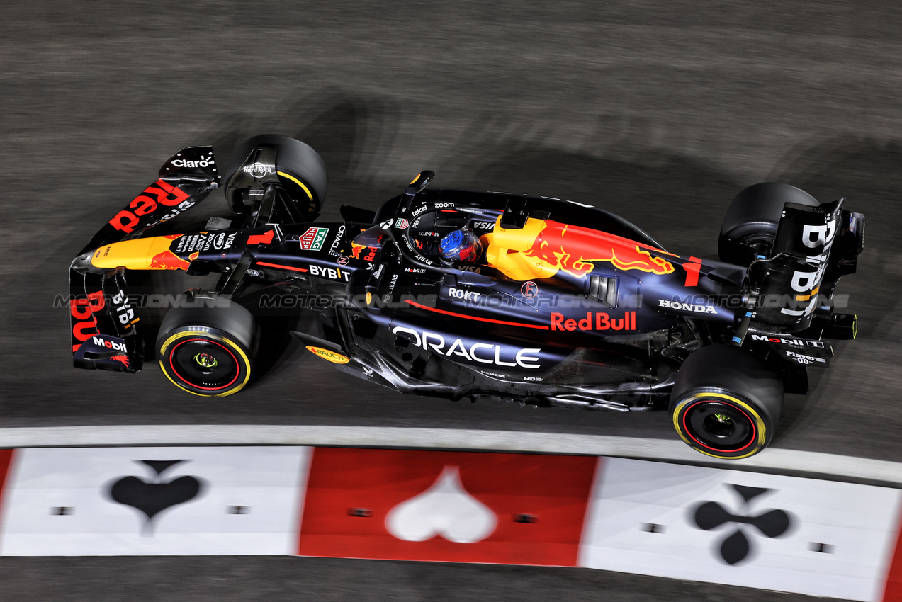 GP LAS VEGAS, Max Verstappen (NLD) Red Bull Racing RB20.

21.11.2024. Formula 1 World Championship, Rd 22, Las Vegas Grand Prix, Las Vegas, Nevada, USA, Practice Day

- www.xpbimages.com, EMail: requests@xpbimages.com © Copyright: Bearne / XPB Images