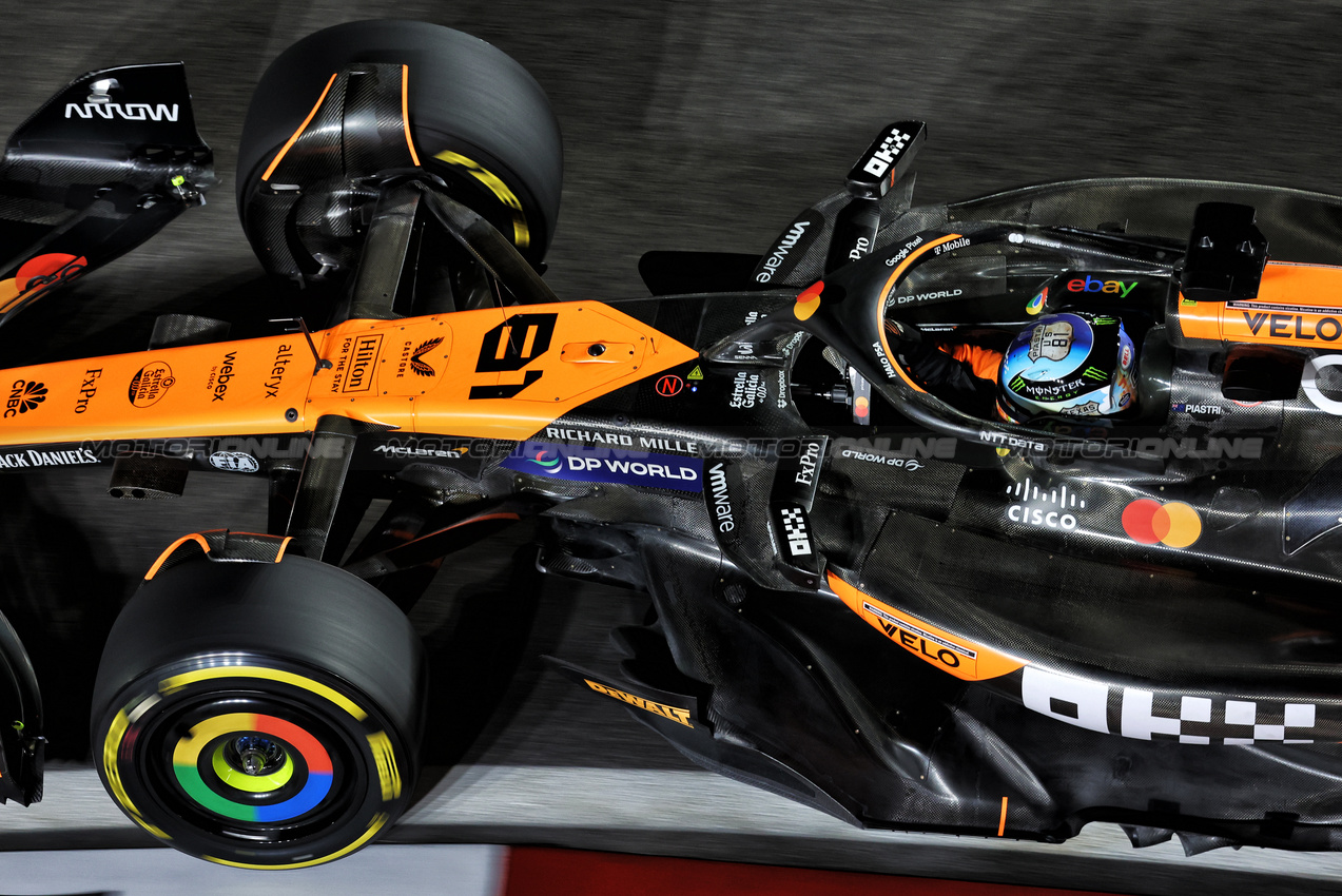 GP LAS VEGAS, Oscar Piastri (AUS) McLaren MCL38.

21.11.2024. Formula 1 World Championship, Rd 22, Las Vegas Grand Prix, Las Vegas, Nevada, USA, Practice Day

- www.xpbimages.com, EMail: requests@xpbimages.com © Copyright: Bearne / XPB Images