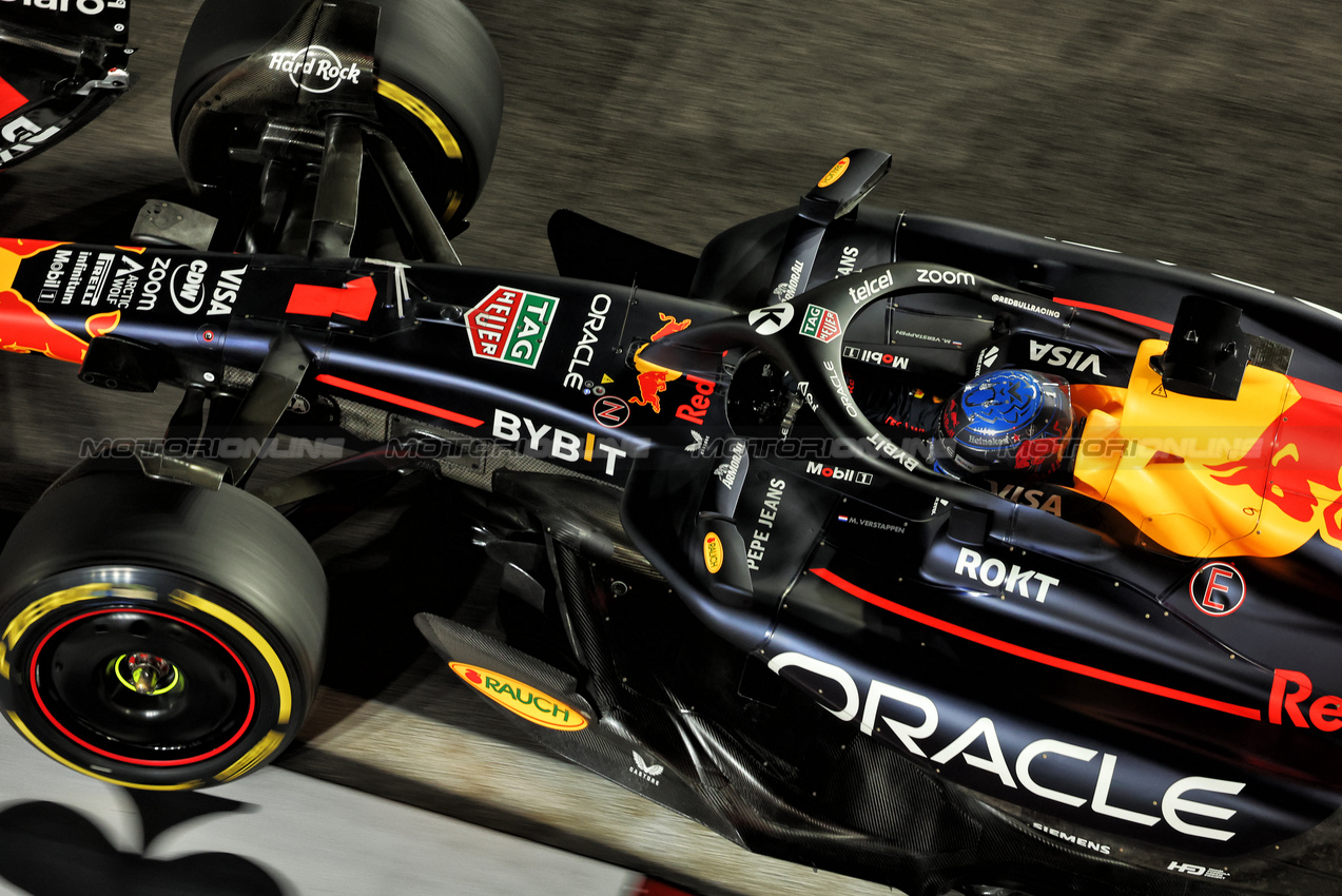 GP LAS VEGAS, Max Verstappen (NLD) Red Bull Racing RB20.

21.11.2024. Formula 1 World Championship, Rd 22, Las Vegas Grand Prix, Las Vegas, Nevada, USA, Practice Day

- www.xpbimages.com, EMail: requests@xpbimages.com © Copyright: Bearne / XPB Images