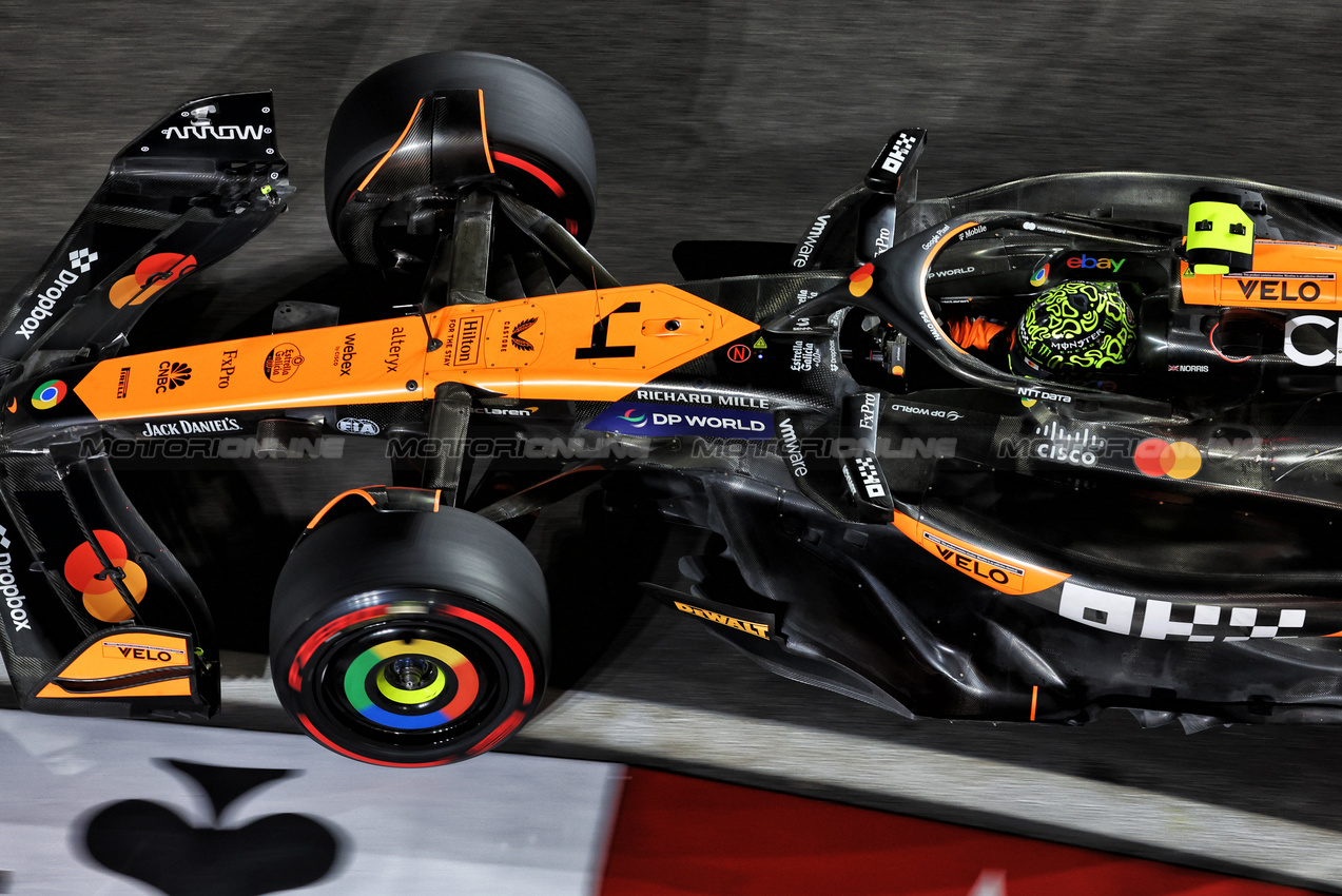 GP LAS VEGAS, Lando Norris (GBR) McLaren MCL38.

21.11.2024. Formula 1 World Championship, Rd 22, Las Vegas Grand Prix, Las Vegas, Nevada, USA, Practice Day

- www.xpbimages.com, EMail: requests@xpbimages.com © Copyright: Bearne / XPB Images