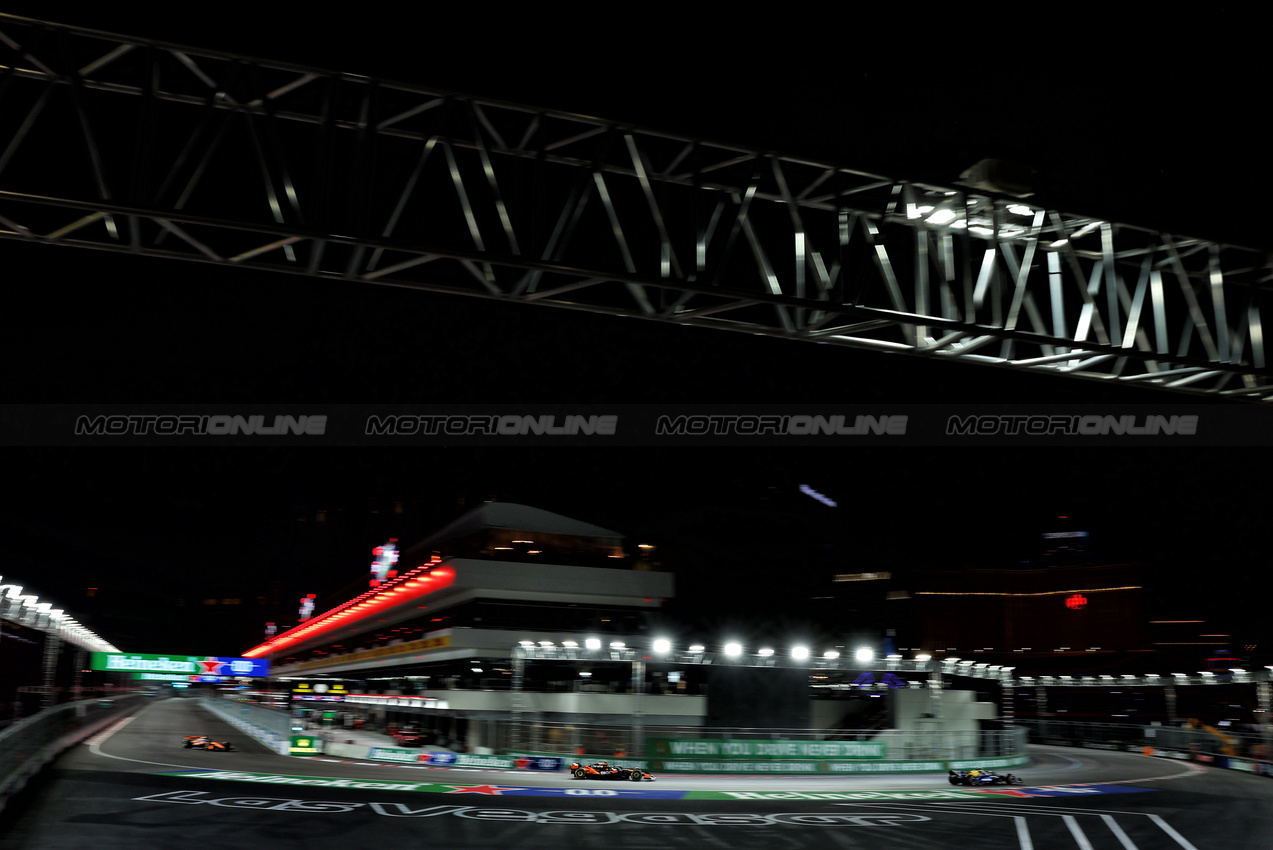 GP LAS VEGAS, Lando Norris (GBR) McLaren MCL38.

21.11.2024. Formula 1 World Championship, Rd 22, Las Vegas Grand Prix, Las Vegas, Nevada, USA, Practice Day

 - www.xpbimages.com, EMail: requests@xpbimages.com © Copyright: Coates / XPB Images