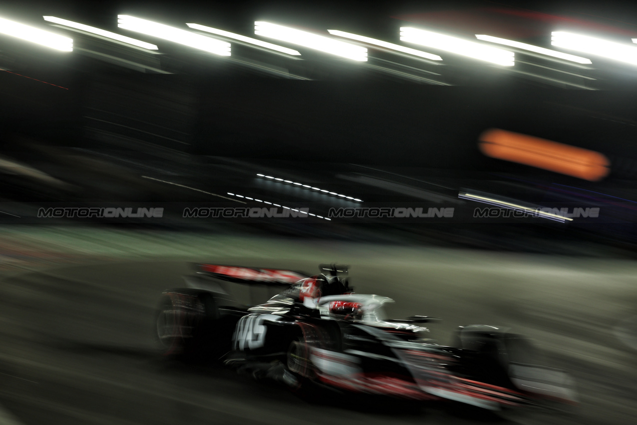 GP LAS VEGAS, Kevin Magnussen (DEN) Haas VF-24.

21.11.2024. Formula 1 World Championship, Rd 22, Las Vegas Grand Prix, Las Vegas, Nevada, USA, Practice Day

 - www.xpbimages.com, EMail: requests@xpbimages.com © Copyright: Coates / XPB Images