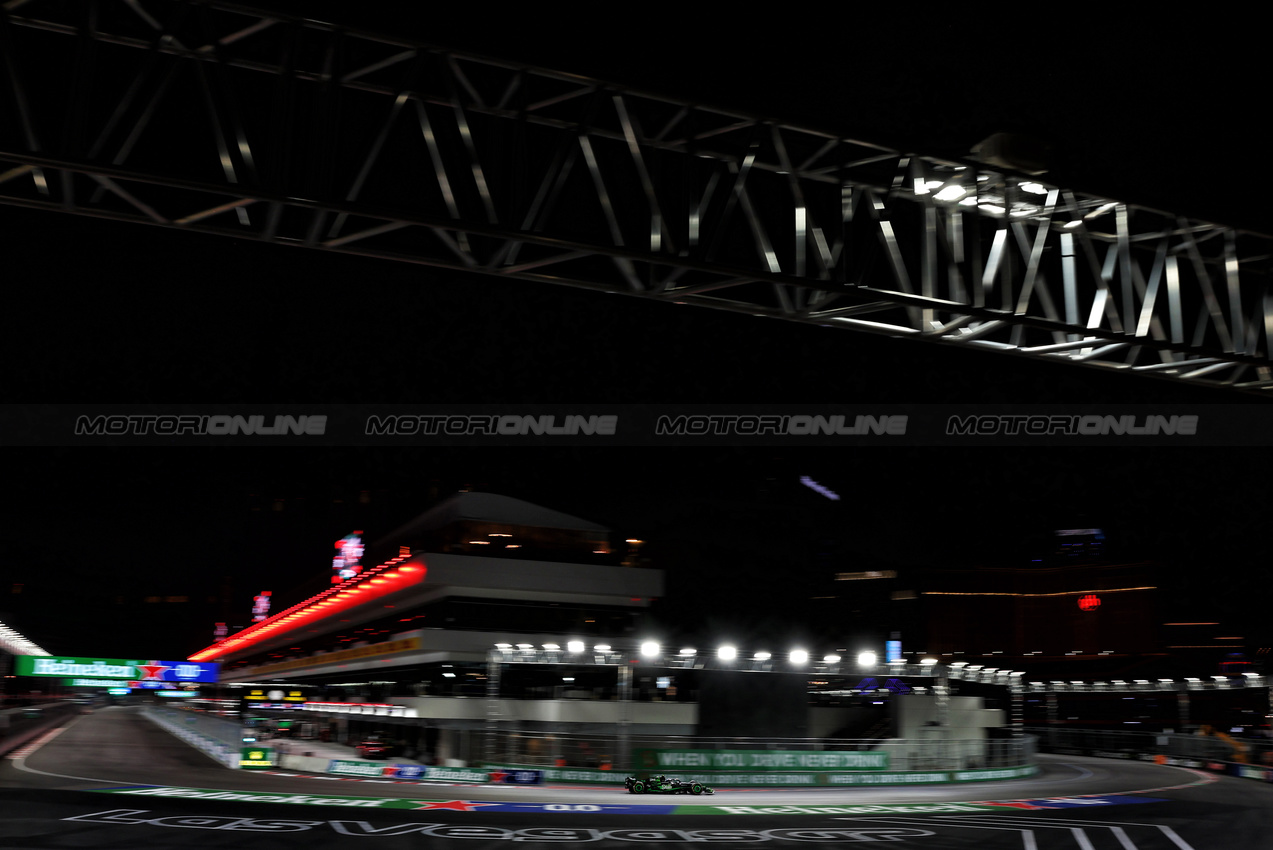 GP LAS VEGAS, Zhou Guanyu (CHN) Sauber C44.

21.11.2024. Formula 1 World Championship, Rd 22, Las Vegas Grand Prix, Las Vegas, Nevada, USA, Practice Day

 - www.xpbimages.com, EMail: requests@xpbimages.com © Copyright: Coates / XPB Images