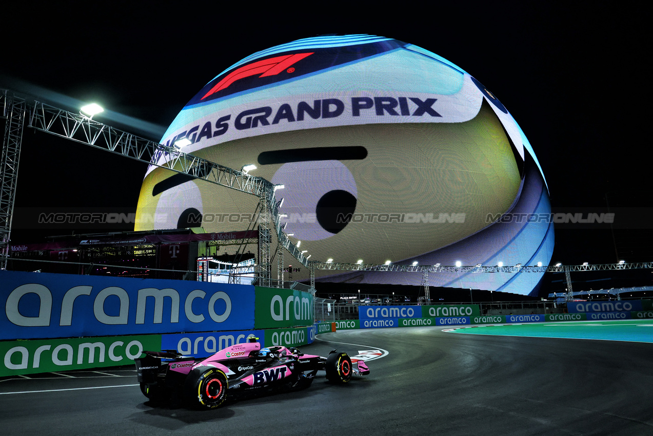 GP LAS VEGAS, Pierre Gasly (FRA) Alpine F1 Team A524.

21.11.2024. Formula 1 World Championship, Rd 22, Las Vegas Grand Prix, Las Vegas, Nevada, USA, Practice Day

- www.xpbimages.com, EMail: requests@xpbimages.com © Copyright: Charniaux / XPB Images