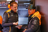 GP LAS VEGAS, (L to R): Andrew Jarvis (GBR) McLaren Performance Engineer with Lando Norris (GBR) McLaren.

21.11.2024. Formula 1 World Championship, Rd 22, Las Vegas Grand Prix, Las Vegas, Nevada, USA, Practice Day

 - www.xpbimages.com, EMail: requests@xpbimages.com © Copyright: Coates / XPB Images