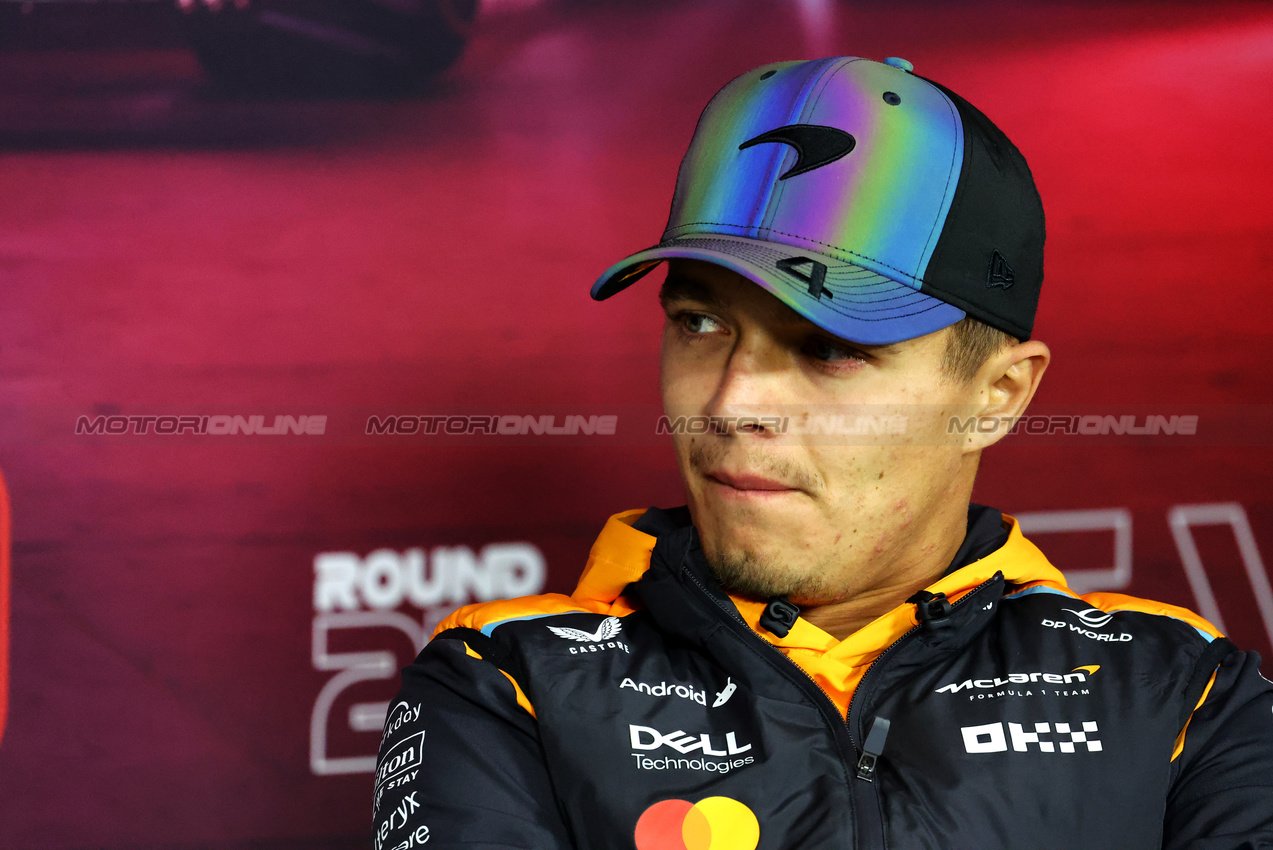 GP LAS VEGAS, Lando Norris (GBR) McLaren in the FIA Press Conference.

20.11.2024. Formula 1 World Championship, Rd 22, Las Vegas Grand Prix, Las Vegas, Nevada, USA, Preparation Day.

- www.xpbimages.com, EMail: requests@xpbimages.com © Copyright: Batchelor / XPB Images