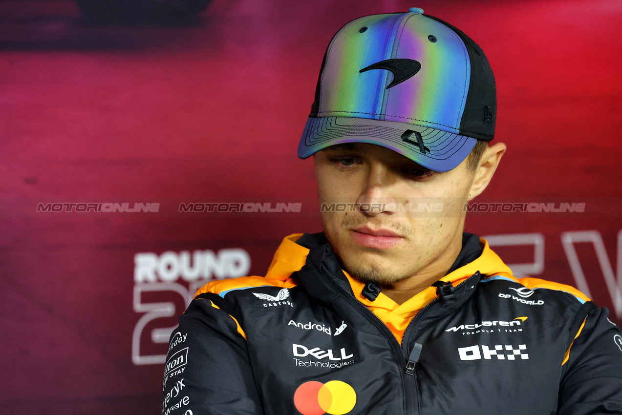 GP LAS VEGAS, Lando Norris (GBR) McLaren in the FIA Press Conference.

20.11.2024. Formula 1 World Championship, Rd 22, Las Vegas Grand Prix, Las Vegas, Nevada, USA, Preparation Day.

- www.xpbimages.com, EMail: requests@xpbimages.com © Copyright: Batchelor / XPB Images