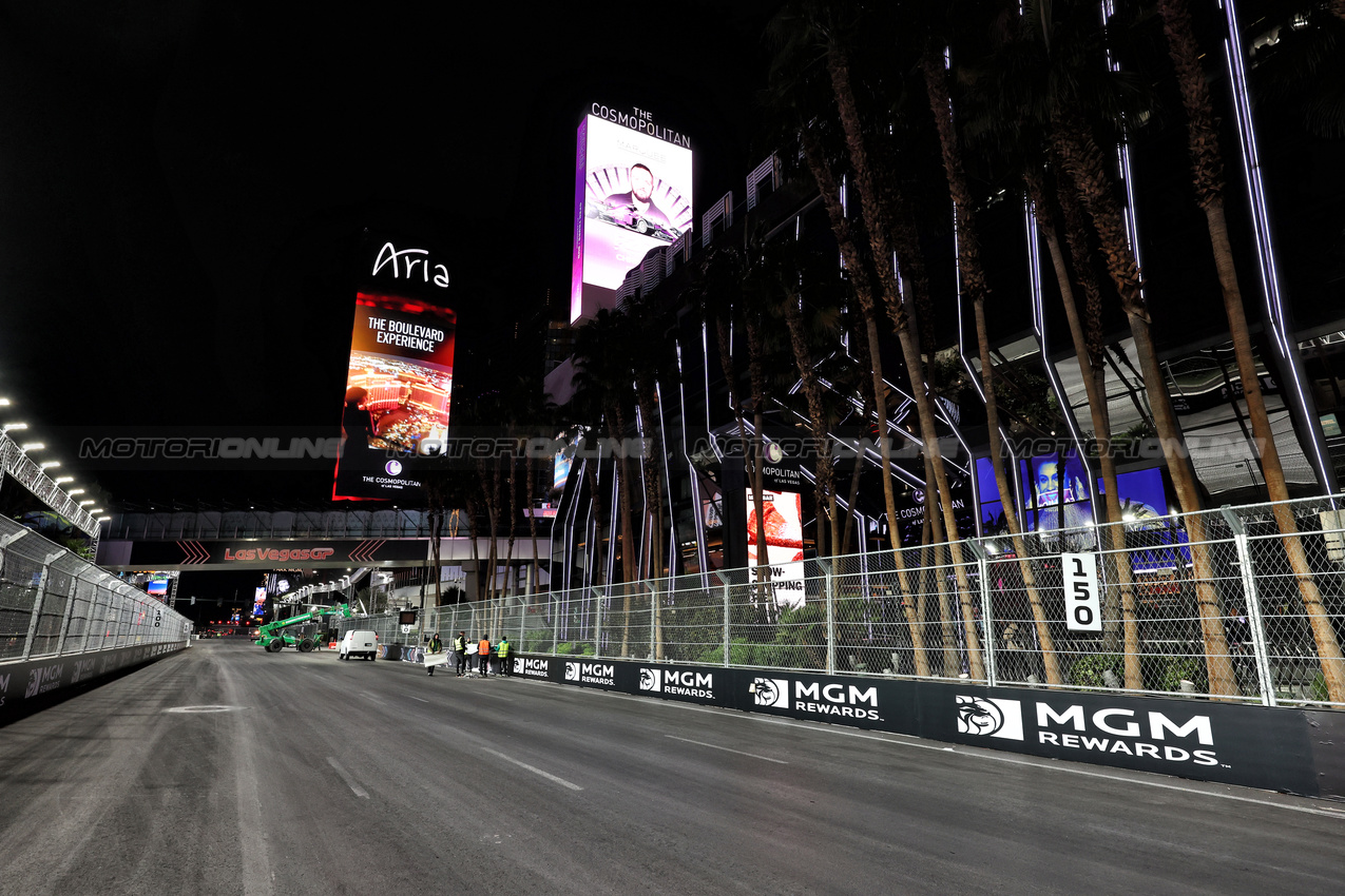 GP LAS VEGAS, Circuit Atmosfera.

20.11.2024. Formula 1 World Championship, Rd 22, Las Vegas Grand Prix, Las Vegas, Nevada, USA, Preparation Day.

- www.xpbimages.com, EMail: requests@xpbimages.com © Copyright: Moy / XPB Images