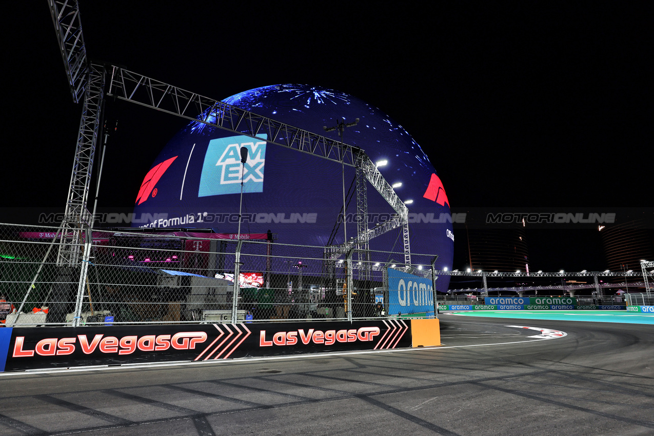 GP LAS VEGAS, Circuit Atmosfera.

20.11.2024. Formula 1 World Championship, Rd 22, Las Vegas Grand Prix, Las Vegas, Nevada, USA, Preparation Day.

- www.xpbimages.com, EMail: requests@xpbimages.com © Copyright: Moy / XPB Images