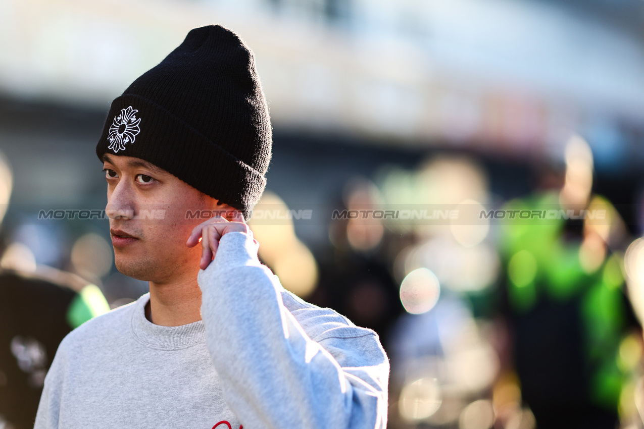 GP LAS VEGAS, Guanyu Zhou (CHI), Sauber F1 Team 
20.11.2024. Formula 1 World Championship, Rd 22, Las Vegas Grand Prix, Las Vegas, Nevada, USA, Preparation Day.
- www.xpbimages.com, EMail: requests@xpbimages.com © Copyright: Charniaux / XPB Images