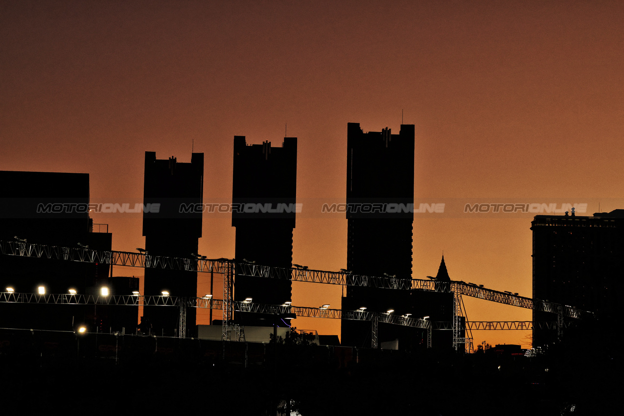 GP LAS VEGAS, Circuit Atmosfera - sunset.

20.11.2024. Formula 1 World Championship, Rd 22, Las Vegas Grand Prix, Las Vegas, Nevada, USA, Preparation Day.

- www.xpbimages.com, EMail: requests@xpbimages.com © Copyright: Moy / XPB Images