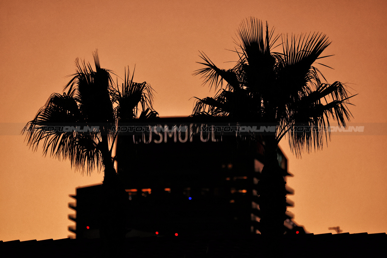 GP LAS VEGAS, Circuit Atmosfera - sunset.

20.11.2024. Formula 1 World Championship, Rd 22, Las Vegas Grand Prix, Las Vegas, Nevada, USA, Preparation Day.

- www.xpbimages.com, EMail: requests@xpbimages.com © Copyright: Moy / XPB Images