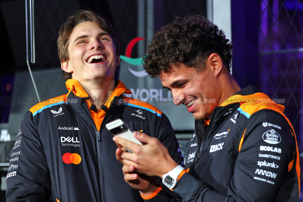 GP LAS VEGAS, (L to R): Oscar Piastri (AUS) McLaren with team mate Lando Norris (GBR) McLaren.

20.11.2024. Formula 1 World Championship, Rd 22, Las Vegas Grand Prix, Las Vegas, Nevada, USA, Preparation Day.

- www.xpbimages.com, EMail: requests@xpbimages.com © Copyright: Batchelor / XPB Images