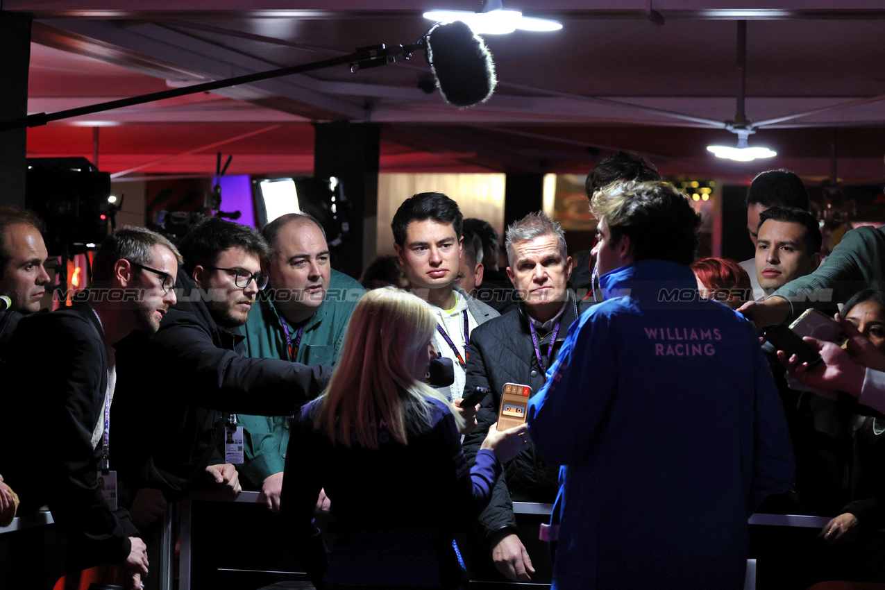 GP LAS VEGAS, Franco Colapinto (ARG) Williams Racing with the media.

20.11.2024. Formula 1 World Championship, Rd 22, Las Vegas Grand Prix, Las Vegas, Nevada, USA, Preparation Day.

- www.xpbimages.com, EMail: requests@xpbimages.com © Copyright: Moy / XPB Images