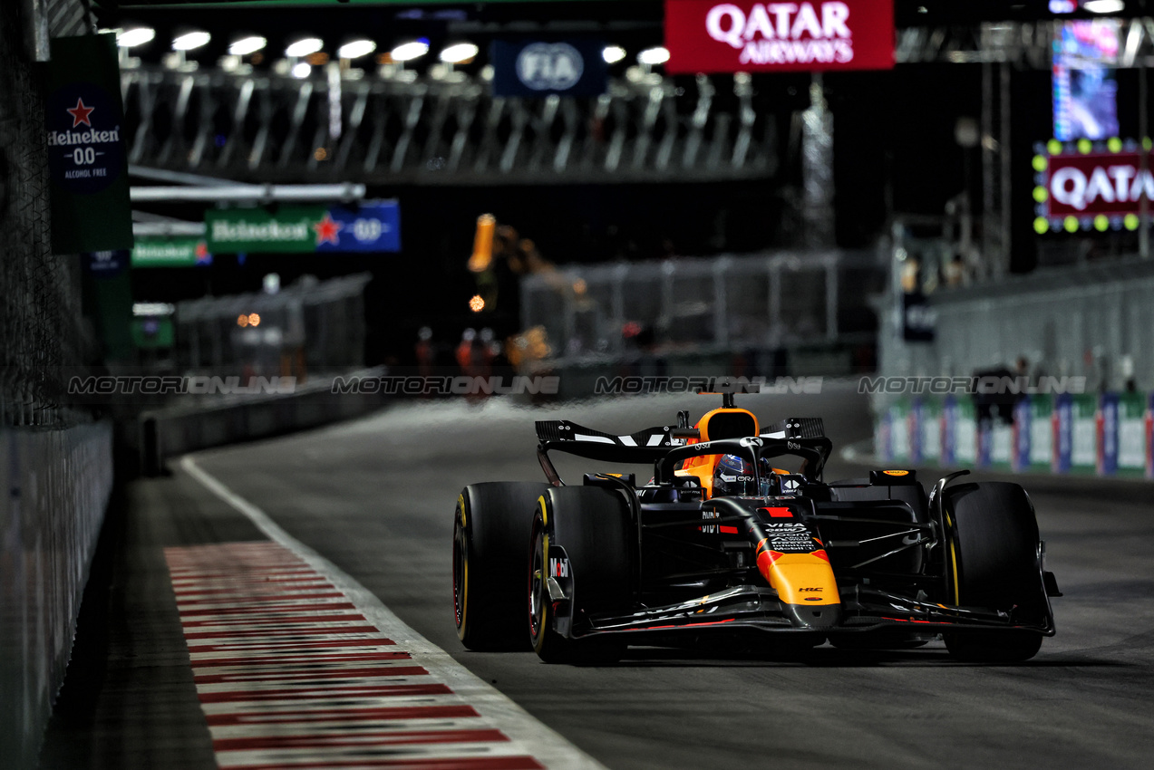 GP LAS VEGAS, Max Verstappen (NLD) Red Bull Racing RB20.

23.11.2024. Formula 1 World Championship, Rd 22, Las Vegas Grand Prix, Las Vegas, Nevada, USA, Gara Day.

- www.xpbimages.com, EMail: requests@xpbimages.com © Copyright: Batchelor / XPB Images