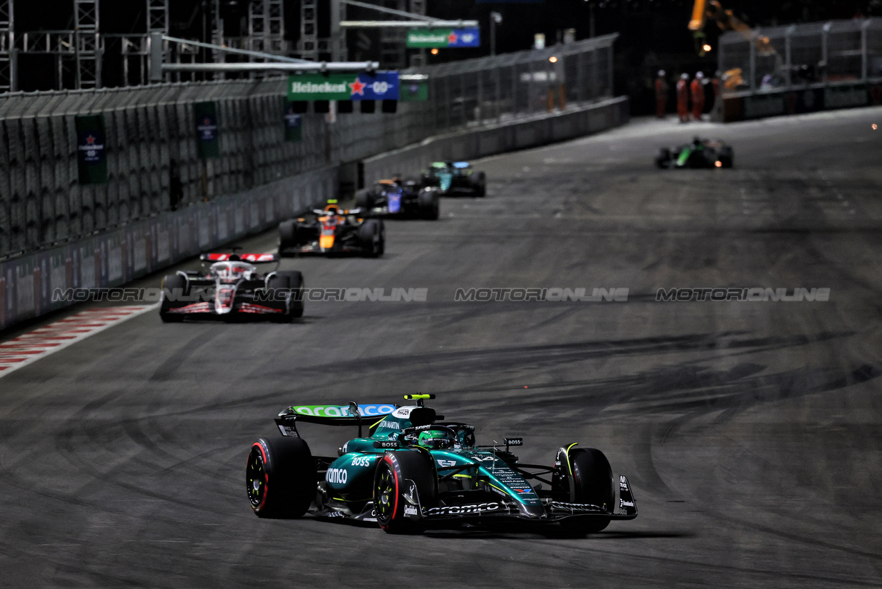 GP LAS VEGAS, Fernando Alonso (ESP) Aston Martin F1 Team AMR24.

23.11.2024. Formula 1 World Championship, Rd 22, Las Vegas Grand Prix, Las Vegas, Nevada, USA, Gara Day.

- www.xpbimages.com, EMail: requests@xpbimages.com © Copyright: Batchelor / XPB Images