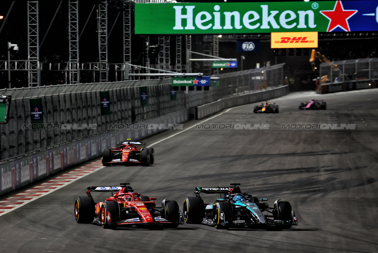 GP LAS VEGAS, Charles Leclerc (MON) Ferrari SF-24 e George Russell (GBR) Mercedes AMG F1 W15 battle for position.

23.11.2024. Formula 1 World Championship, Rd 22, Las Vegas Grand Prix, Las Vegas, Nevada, USA, Gara Day.

- www.xpbimages.com, EMail: requests@xpbimages.com © Copyright: Batchelor / XPB Images