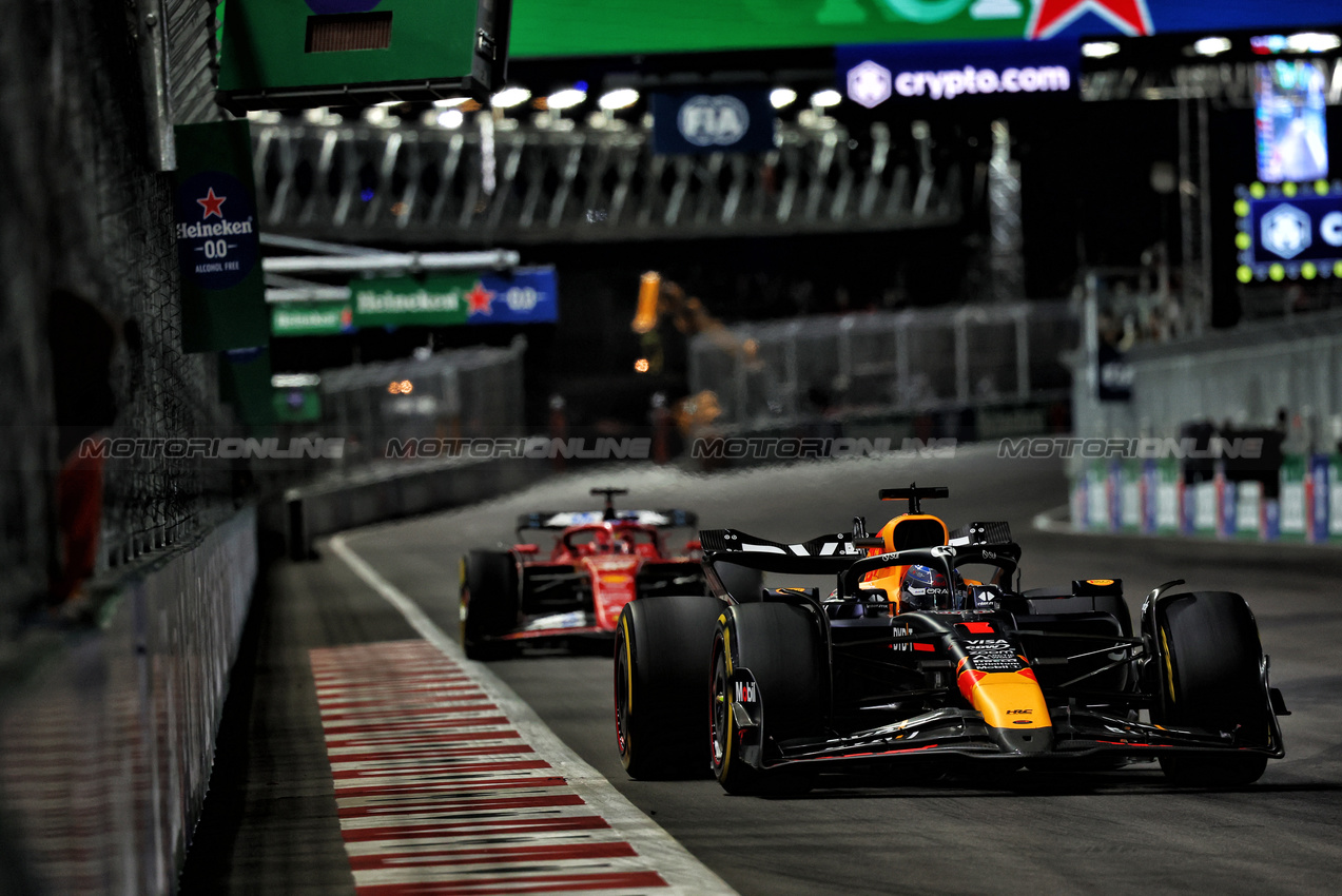GP LAS VEGAS, Max Verstappen (NLD) Red Bull Racing RB20.

23.11.2024. Formula 1 World Championship, Rd 22, Las Vegas Grand Prix, Las Vegas, Nevada, USA, Gara Day.

- www.xpbimages.com, EMail: requests@xpbimages.com © Copyright: Batchelor / XPB Images