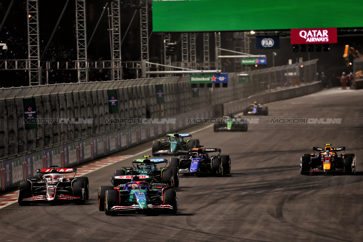 GP LAS VEGAS, Liam Lawson (NZL) RB VCARB 01.

23.11.2024. Formula 1 World Championship, Rd 22, Las Vegas Grand Prix, Las Vegas, Nevada, USA, Gara Day.

- www.xpbimages.com, EMail: requests@xpbimages.com © Copyright: Batchelor / XPB Images