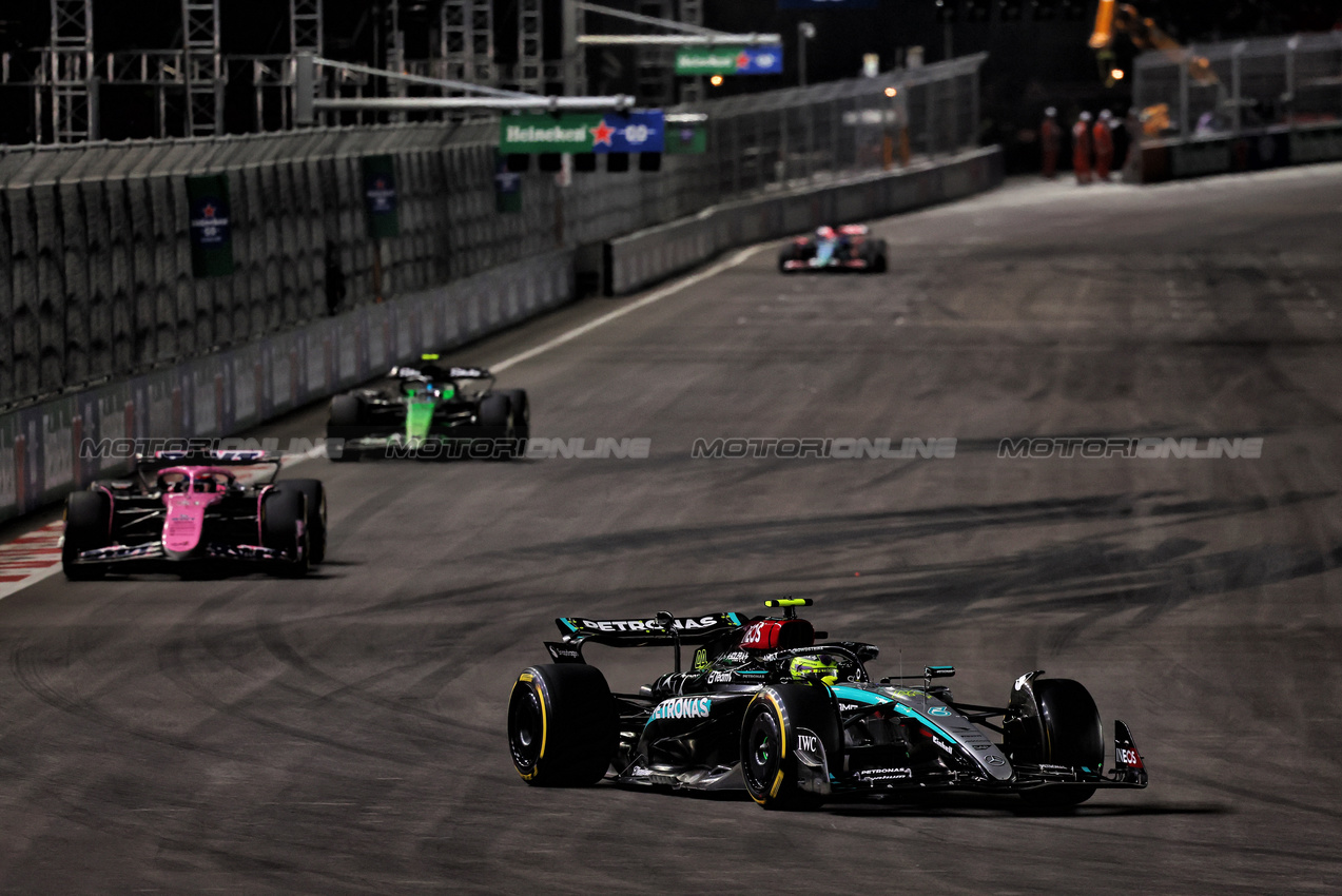 GP LAS VEGAS, Lewis Hamilton (GBR) Mercedes AMG F1 W15.

23.11.2024. Formula 1 World Championship, Rd 22, Las Vegas Grand Prix, Las Vegas, Nevada, USA, Gara Day.

- www.xpbimages.com, EMail: requests@xpbimages.com © Copyright: Batchelor / XPB Images
