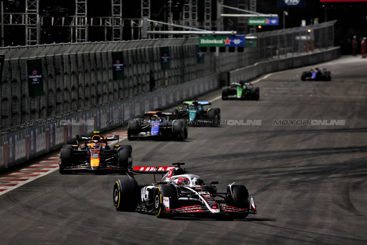 GP LAS VEGAS, Kevin Magnussen (DEN) Haas VF-24.

23.11.2024. Formula 1 World Championship, Rd 22, Las Vegas Grand Prix, Las Vegas, Nevada, USA, Gara Day.

- www.xpbimages.com, EMail: requests@xpbimages.com © Copyright: Batchelor / XPB Images