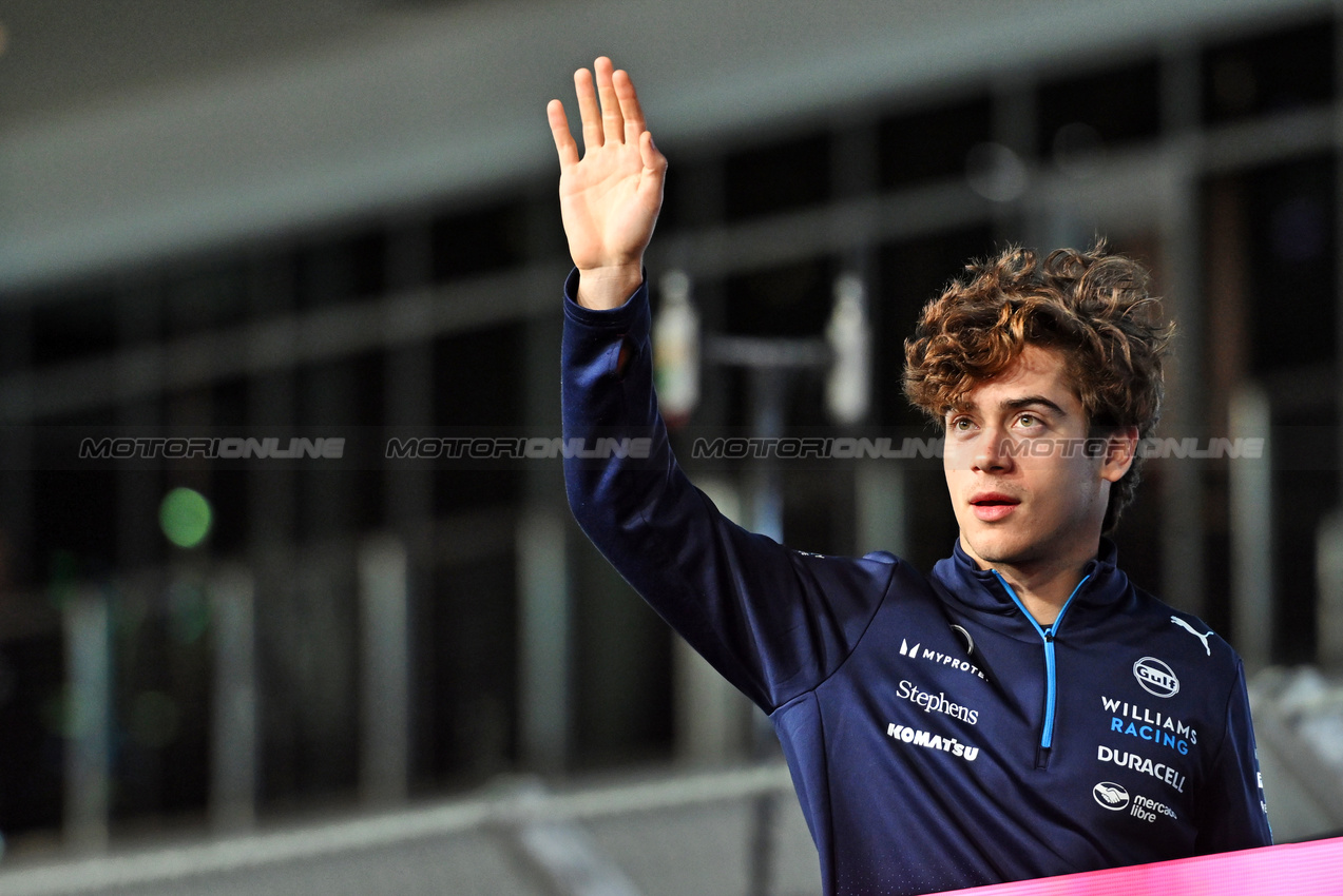 GP LAS VEGAS, Franco Colapinto (ARG) Williams Racing on the drivers' parade.

23.11.2024. Formula 1 World Championship, Rd 22, Las Vegas Grand Prix, Las Vegas, Nevada, USA, Gara Day.

- www.xpbimages.com, EMail: requests@xpbimages.com © Copyright: Price / XPB Images
