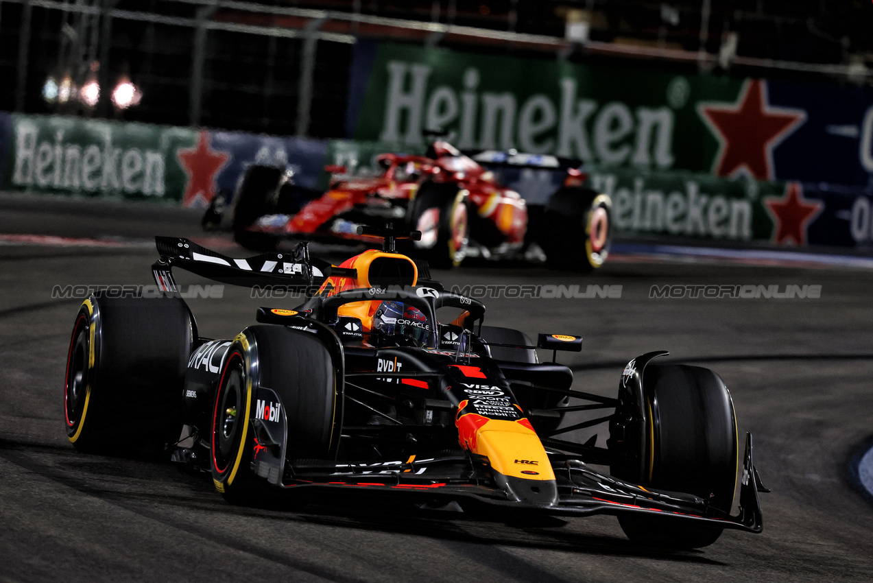GP LAS VEGAS, Max Verstappen (NLD) Red Bull Racing RB20.

23.11.2024. Formula 1 World Championship, Rd 22, Las Vegas Grand Prix, Las Vegas, Nevada, USA, Gara Day.

- www.xpbimages.com, EMail: requests@xpbimages.com © Copyright: Charniaux / XPB Images