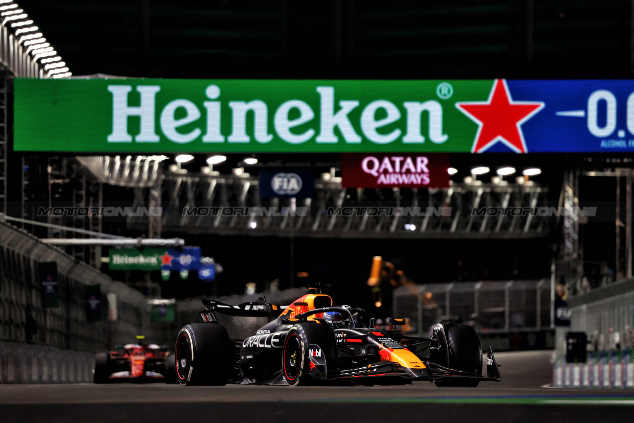 GP LAS VEGAS, Max Verstappen (NLD) Red Bull Racing RB20.

23.11.2024. Formula 1 World Championship, Rd 22, Las Vegas Grand Prix, Las Vegas, Nevada, USA, Gara Day.

- www.xpbimages.com, EMail: requests@xpbimages.com © Copyright: Charniaux / XPB Images