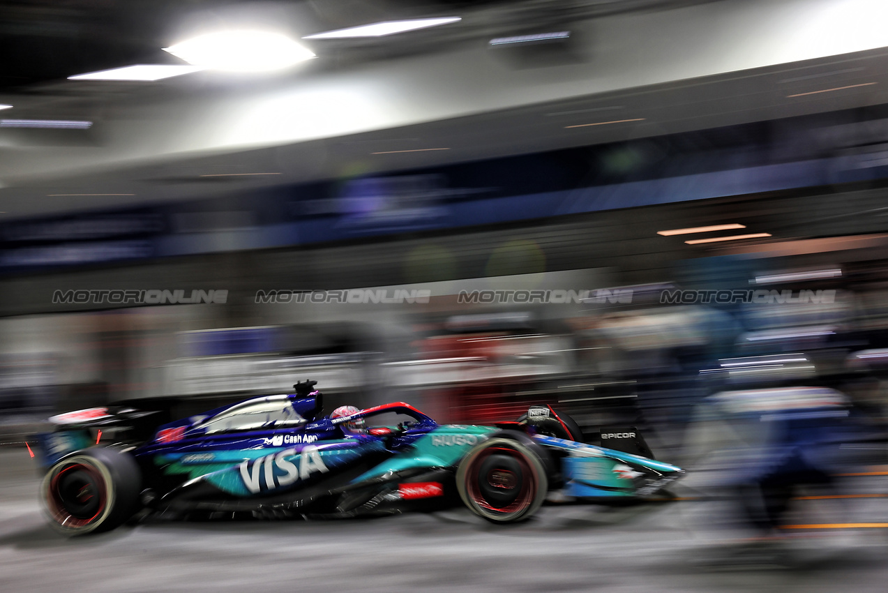 GP LAS VEGAS, Liam Lawson (NZL) RB VCARB 01 makes a pit stop.

23.11.2024. Formula 1 World Championship, Rd 22, Las Vegas Grand Prix, Las Vegas, Nevada, USA, Gara Day.

- www.xpbimages.com, EMail: requests@xpbimages.com © Copyright: Batchelor / XPB Images