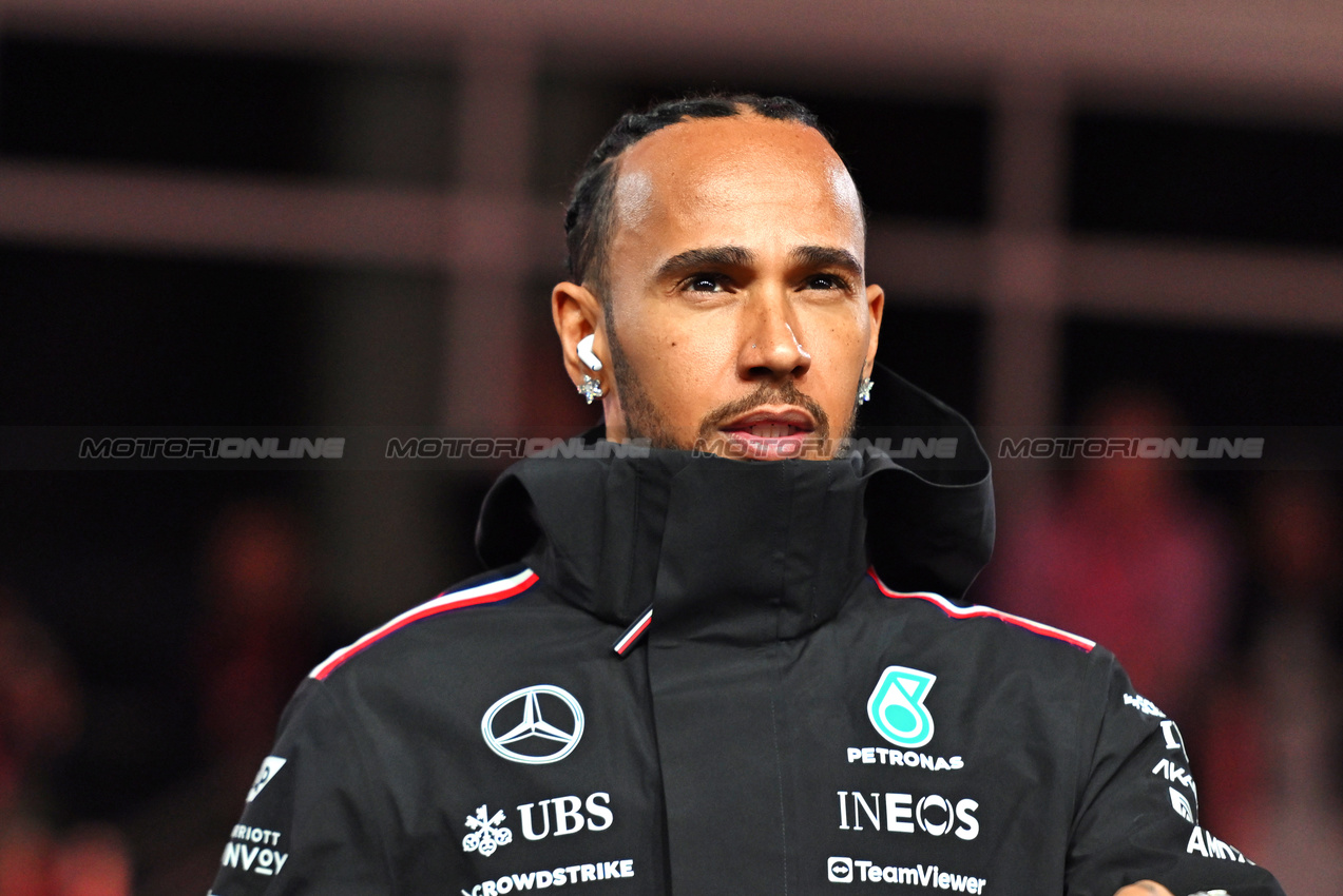 GP LAS VEGAS, Lewis Hamilton (GBR) Mercedes AMG F1 on the drivers' parade.

23.11.2024. Formula 1 World Championship, Rd 22, Las Vegas Grand Prix, Las Vegas, Nevada, USA, Gara Day.

- www.xpbimages.com, EMail: requests@xpbimages.com © Copyright: Price / XPB Images