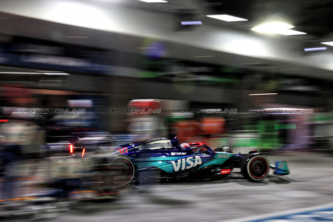 GP LAS VEGAS, Liam Lawson (NZL) RB VCARB 01 makes a pit stop.

23.11.2024. Formula 1 World Championship, Rd 22, Las Vegas Grand Prix, Las Vegas, Nevada, USA, Gara Day.

- www.xpbimages.com, EMail: requests@xpbimages.com © Copyright: Batchelor / XPB Images