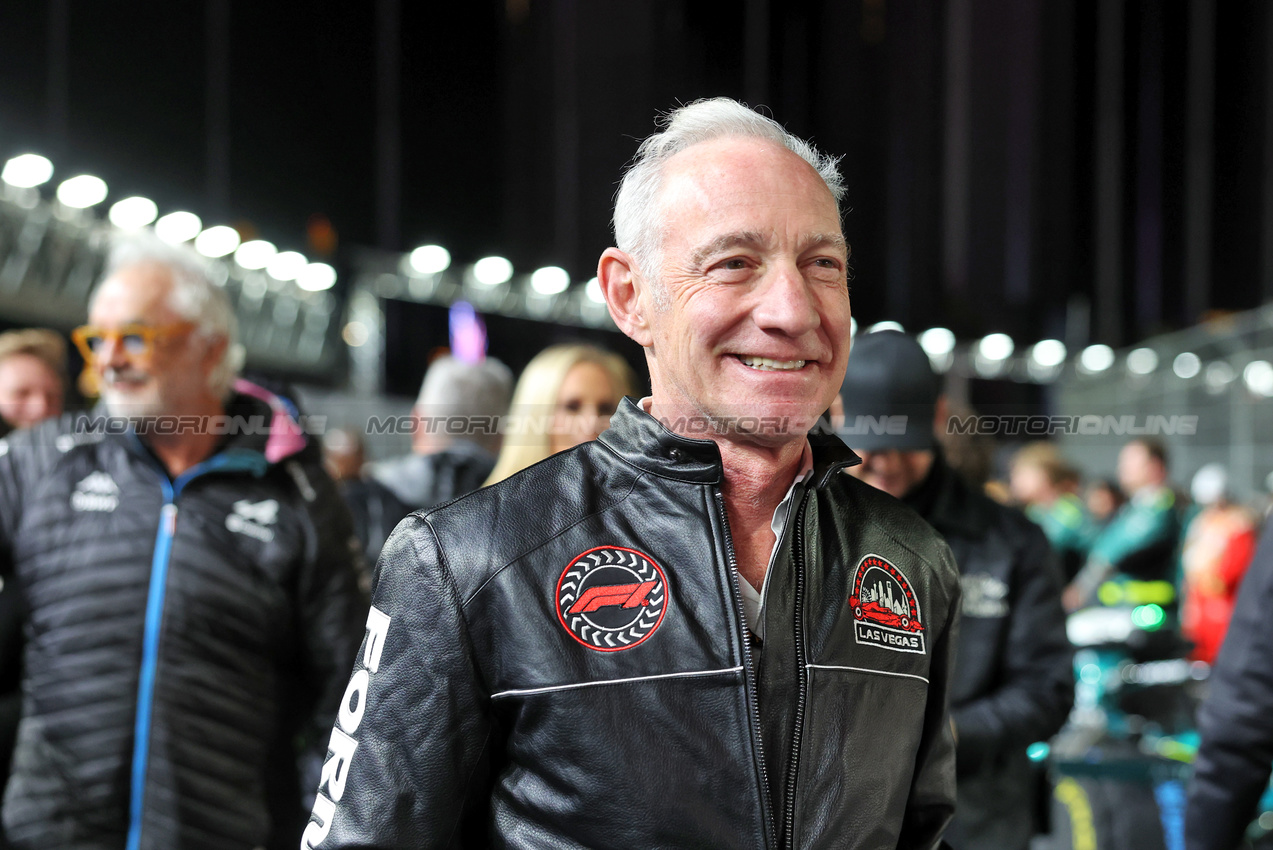 GP LAS VEGAS, Greg Maffei (USA) Liberty Media Corporation President e Chief Executive Officer on the grid.

23.11.2024. Formula 1 World Championship, Rd 22, Las Vegas Grand Prix, Las Vegas, Nevada, USA, Gara Day.

- www.xpbimages.com, EMail: requests@xpbimages.com © Copyright: Bearne / XPB Images
