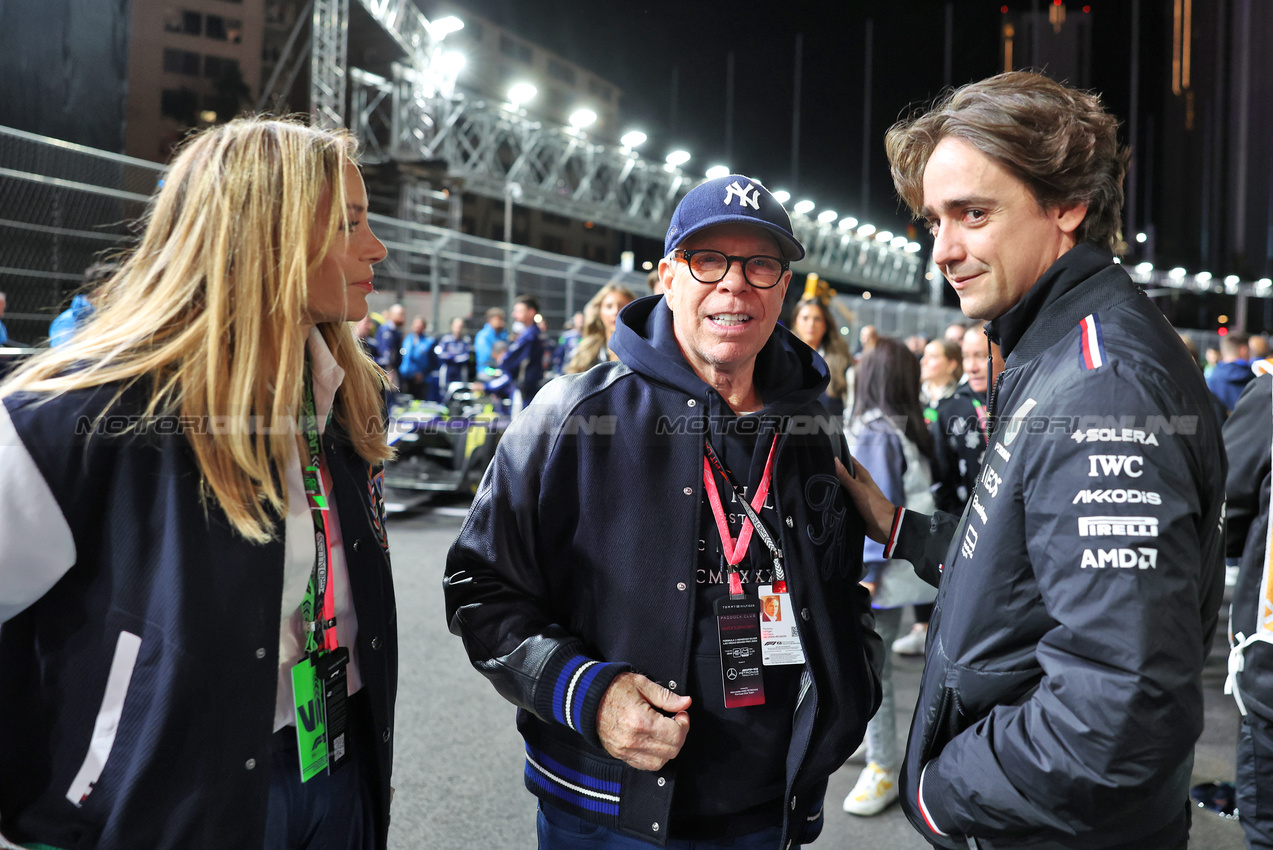 GP LAS VEGAS, Tommy Hilfiger (USA) with Esteban Gutierrez (MEX) Mercedes AMG F1 on the grid.

23.11.2024. Formula 1 World Championship, Rd 22, Las Vegas Grand Prix, Las Vegas, Nevada, USA, Gara Day.

- www.xpbimages.com, EMail: requests@xpbimages.com © Copyright: Bearne / XPB Images