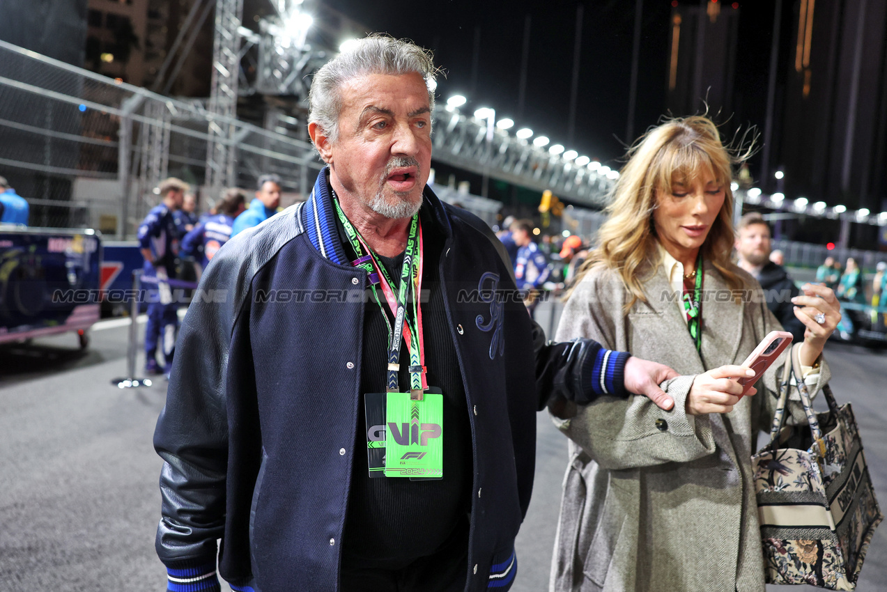 GP LAS VEGAS, Sylvester Stallone (USA) Actor on the grid.

23.11.2024. Formula 1 World Championship, Rd 22, Las Vegas Grand Prix, Las Vegas, Nevada, USA, Gara Day.

- www.xpbimages.com, EMail: requests@xpbimages.com © Copyright: Bearne / XPB Images