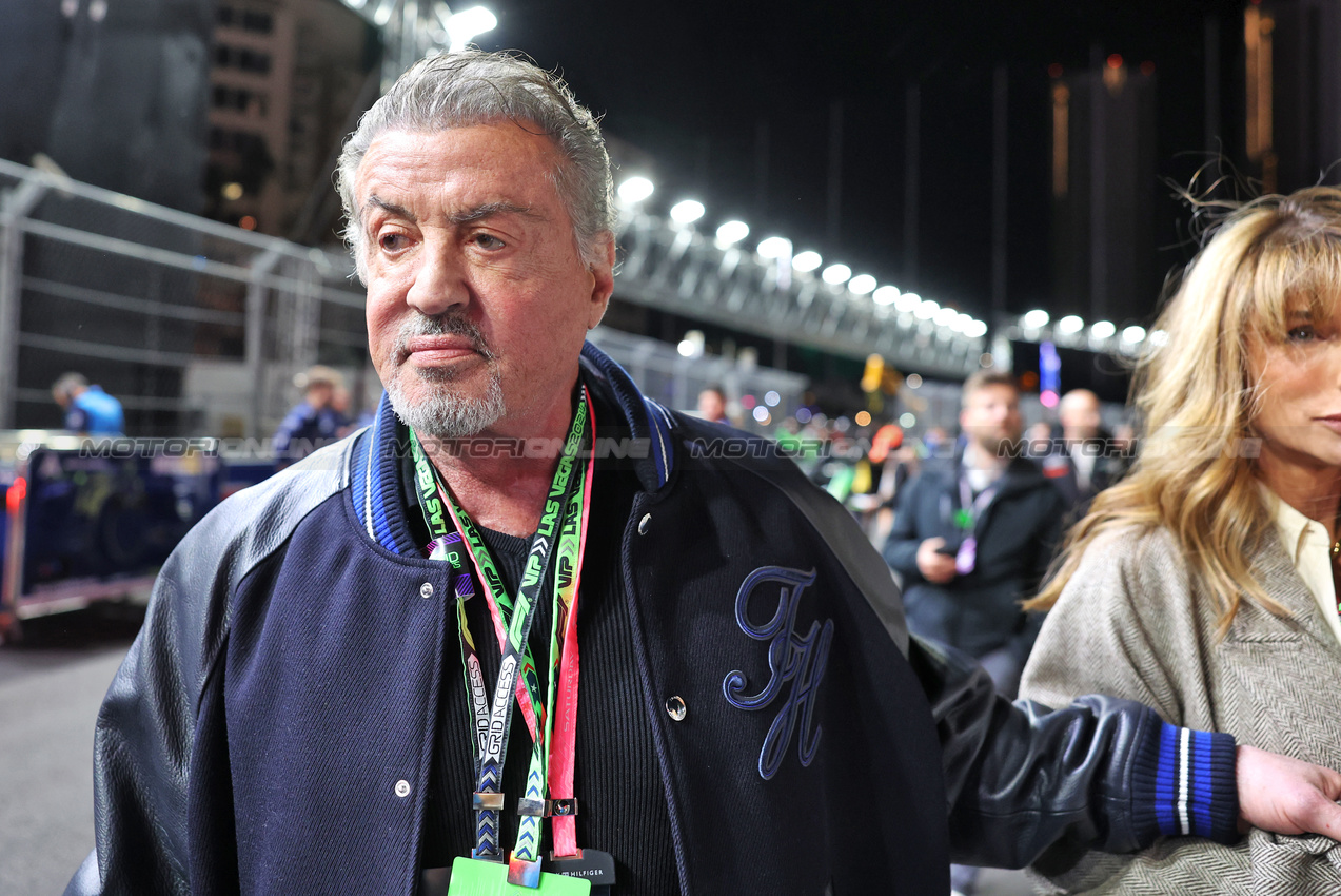 GP LAS VEGAS, Sylvester Stallone (USA) Actor on the grid.

23.11.2024. Formula 1 World Championship, Rd 22, Las Vegas Grand Prix, Las Vegas, Nevada, USA, Gara Day.

- www.xpbimages.com, EMail: requests@xpbimages.com © Copyright: Bearne / XPB Images